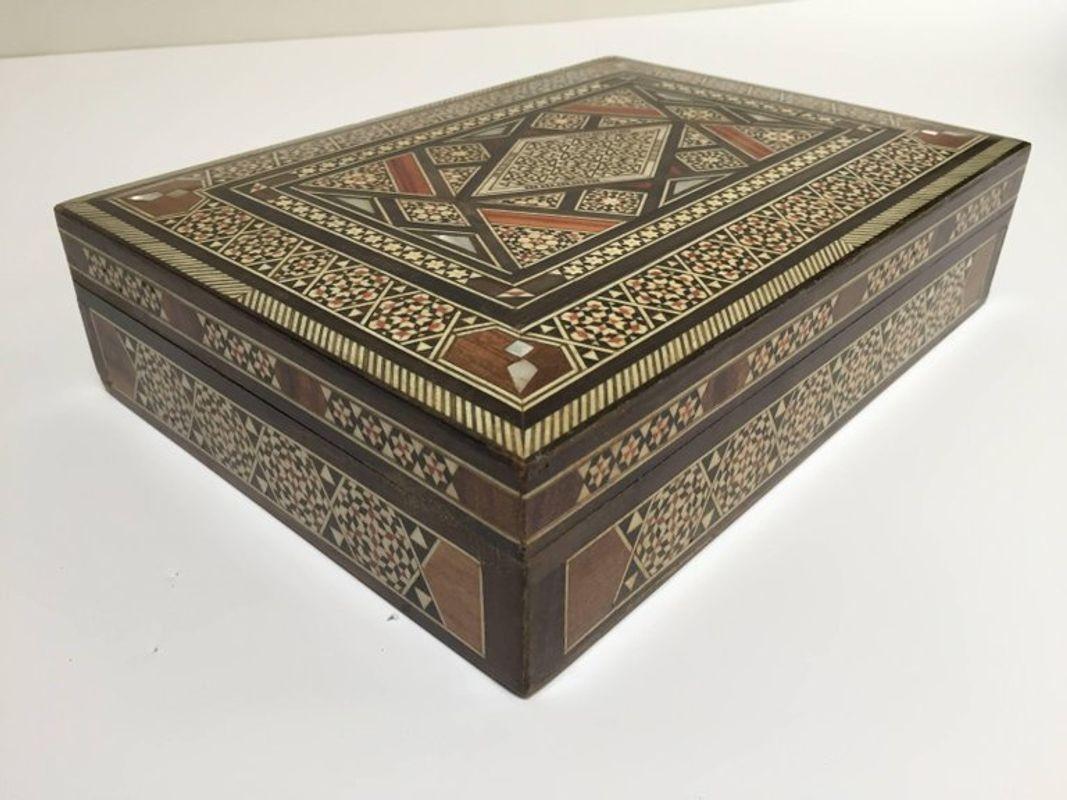 Middle Eastern Syrian Inlay Jewelry Box In Good Condition For Sale In North Hollywood, CA