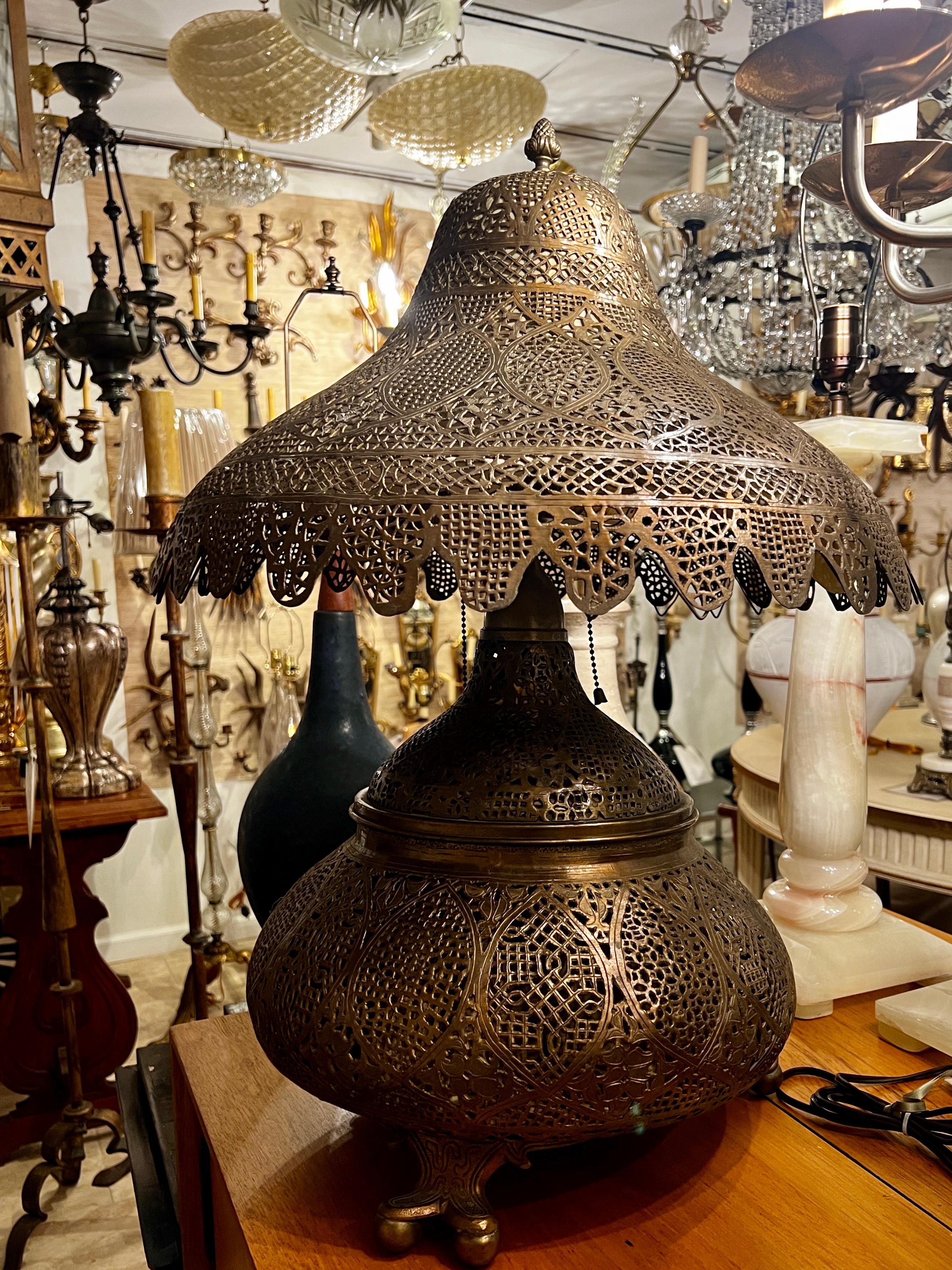 Lampe de table du Moyen-Orient Bon état - En vente à New York, NY