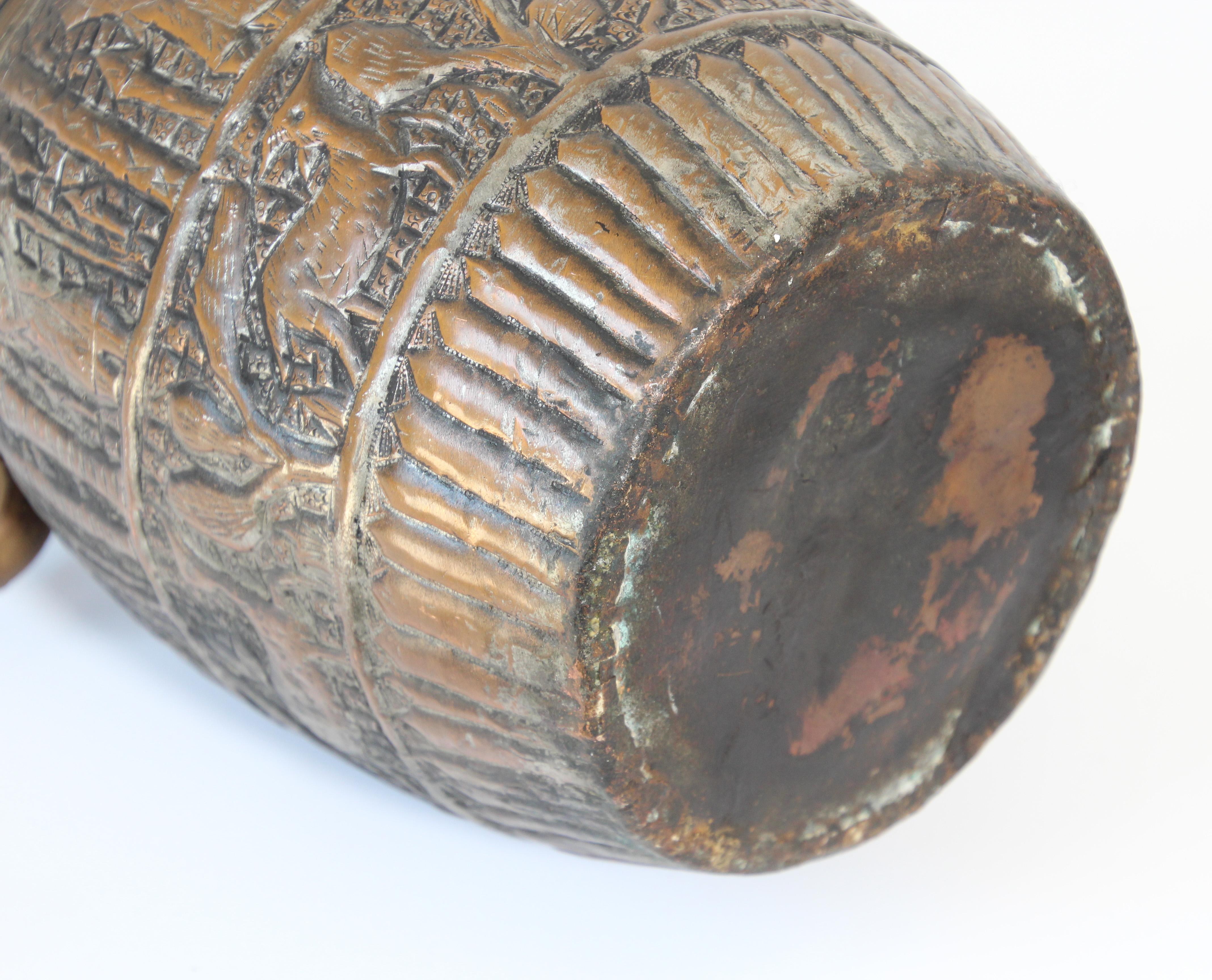 Kaffeekanne aus getöntem Kupfer aus dem Nahen Osten, 19. Jahrhundert im Angebot 7