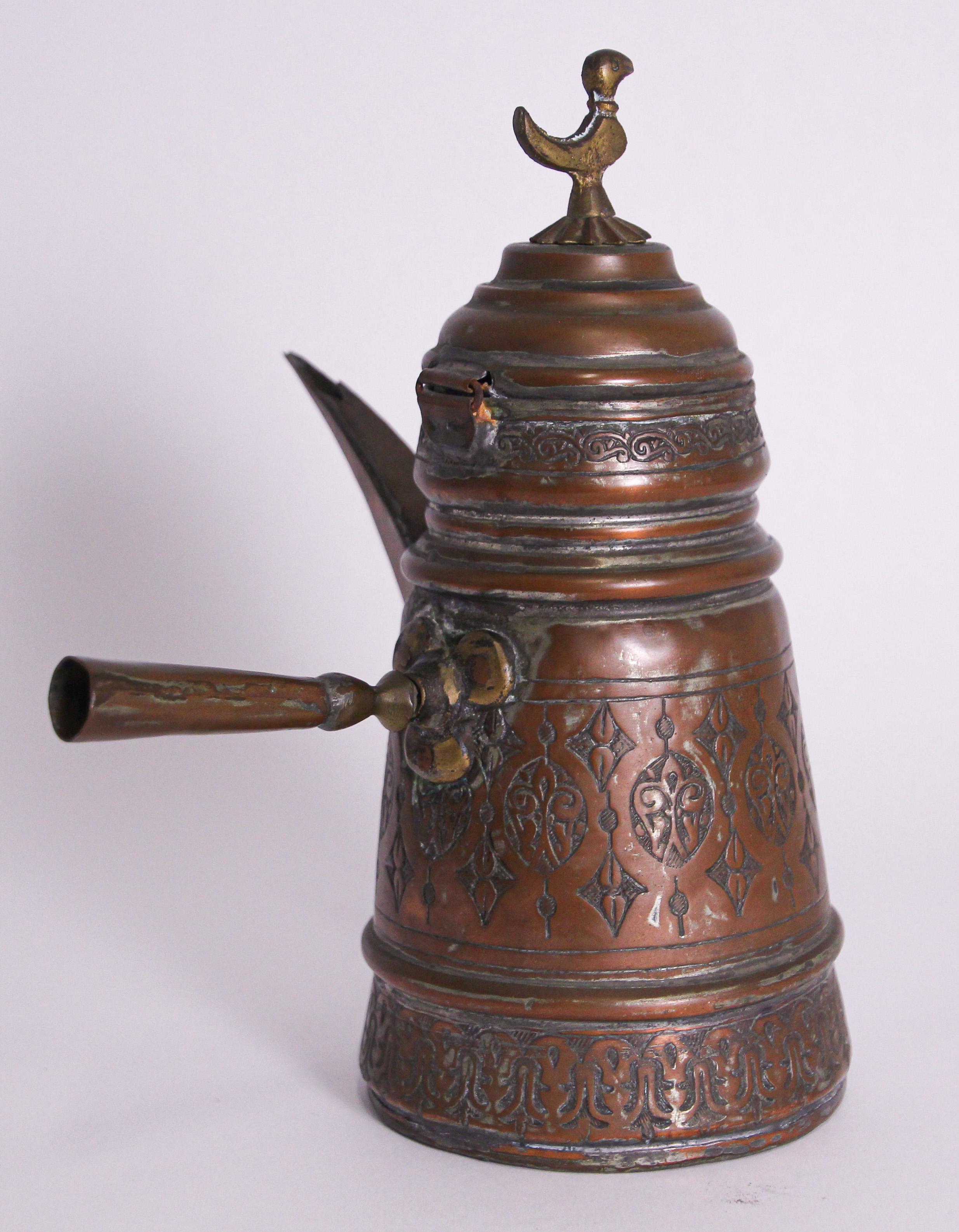 Middle Eastern Turkish Arabic Copper Dallah Coffee Pot In Good Condition For Sale In North Hollywood, CA
