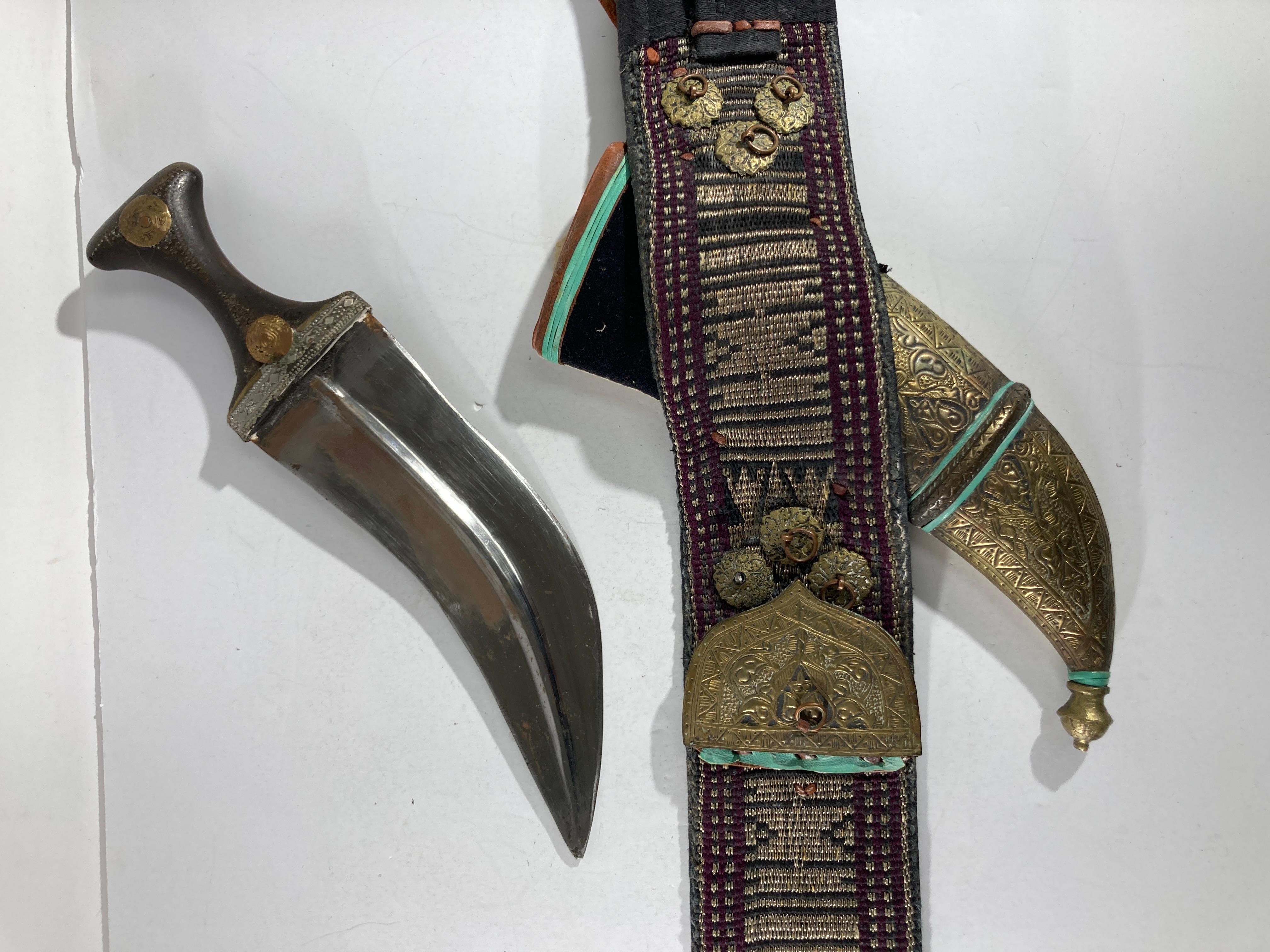 Middle Eastern Yemeni Jambiya Dagger with Belt 1