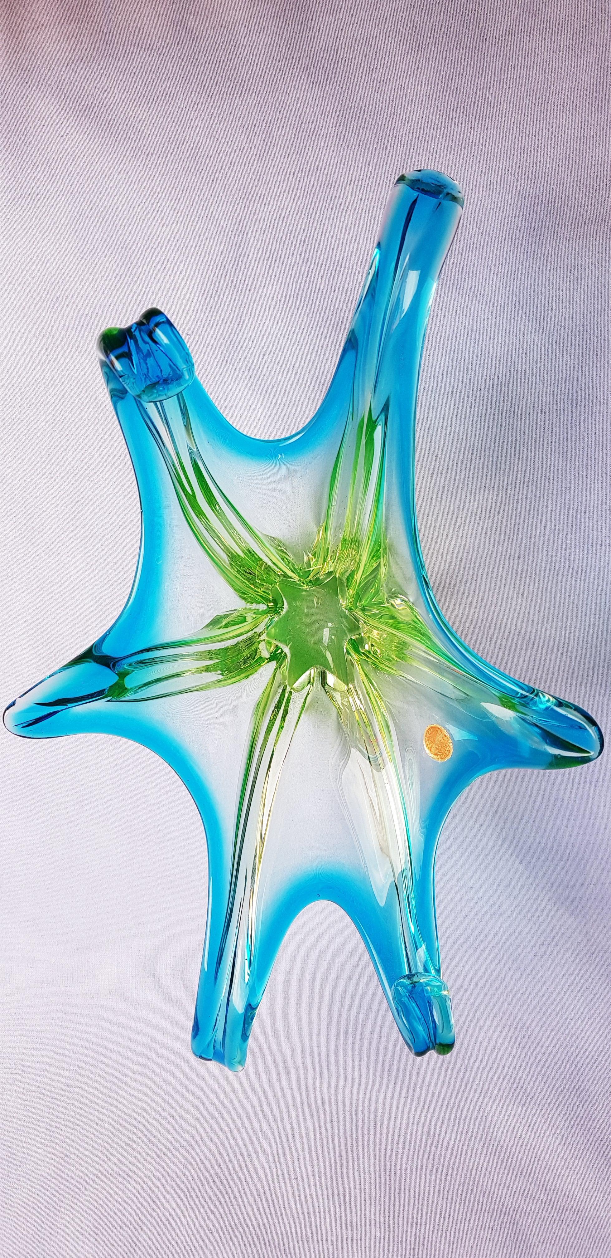 Beautiful middle of century murano glass somerso uranium centerpiece, blue and uranium green with original label brilliant condition.