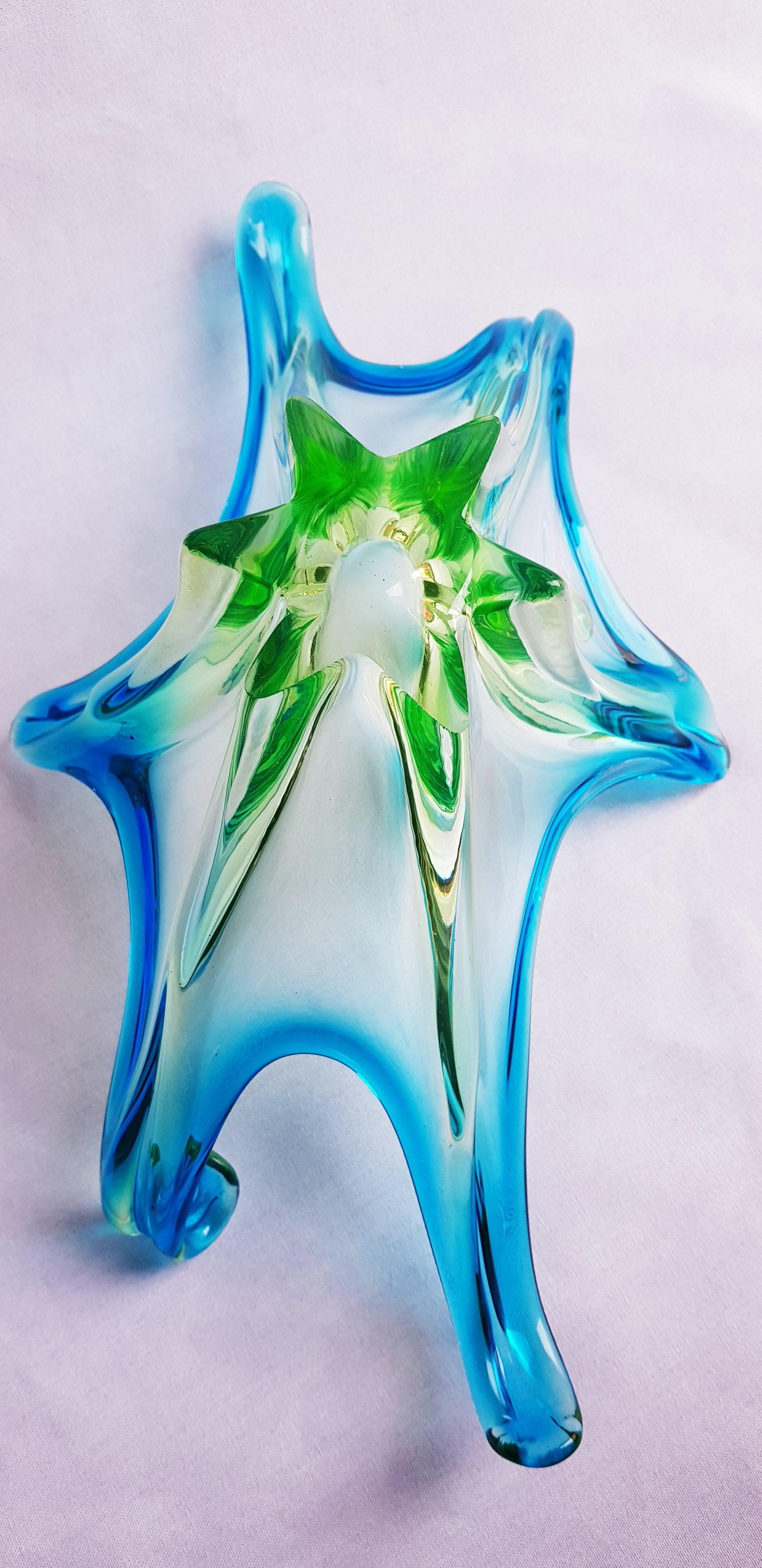 Italian Middle of Century Extralarge Murano Glass Somerso Uranium Centerpiece For Sale