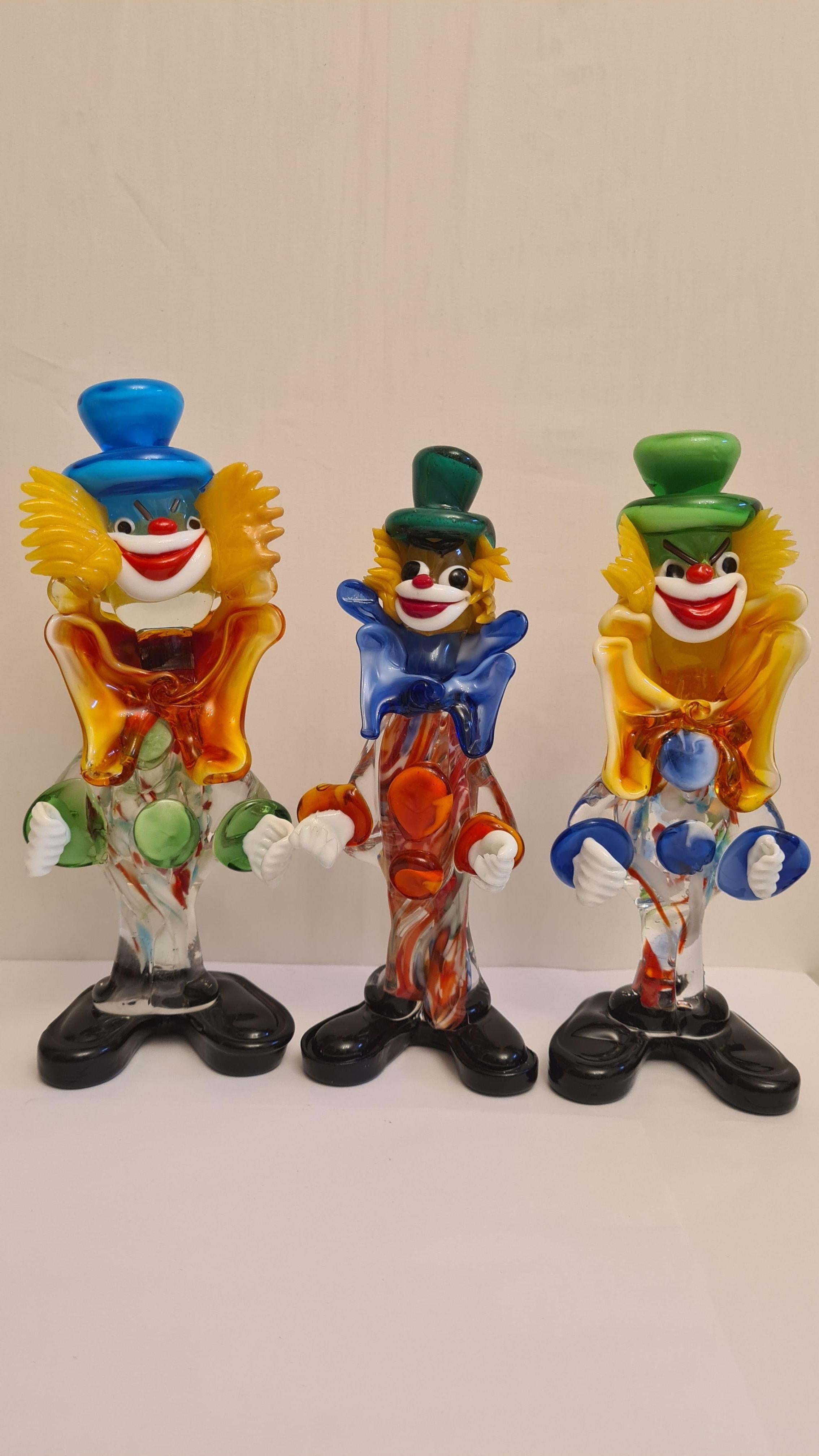 Beautiful middle of century Murano glass set of 3 clowns by vetraria Fratelli Pitau brilliant condition.