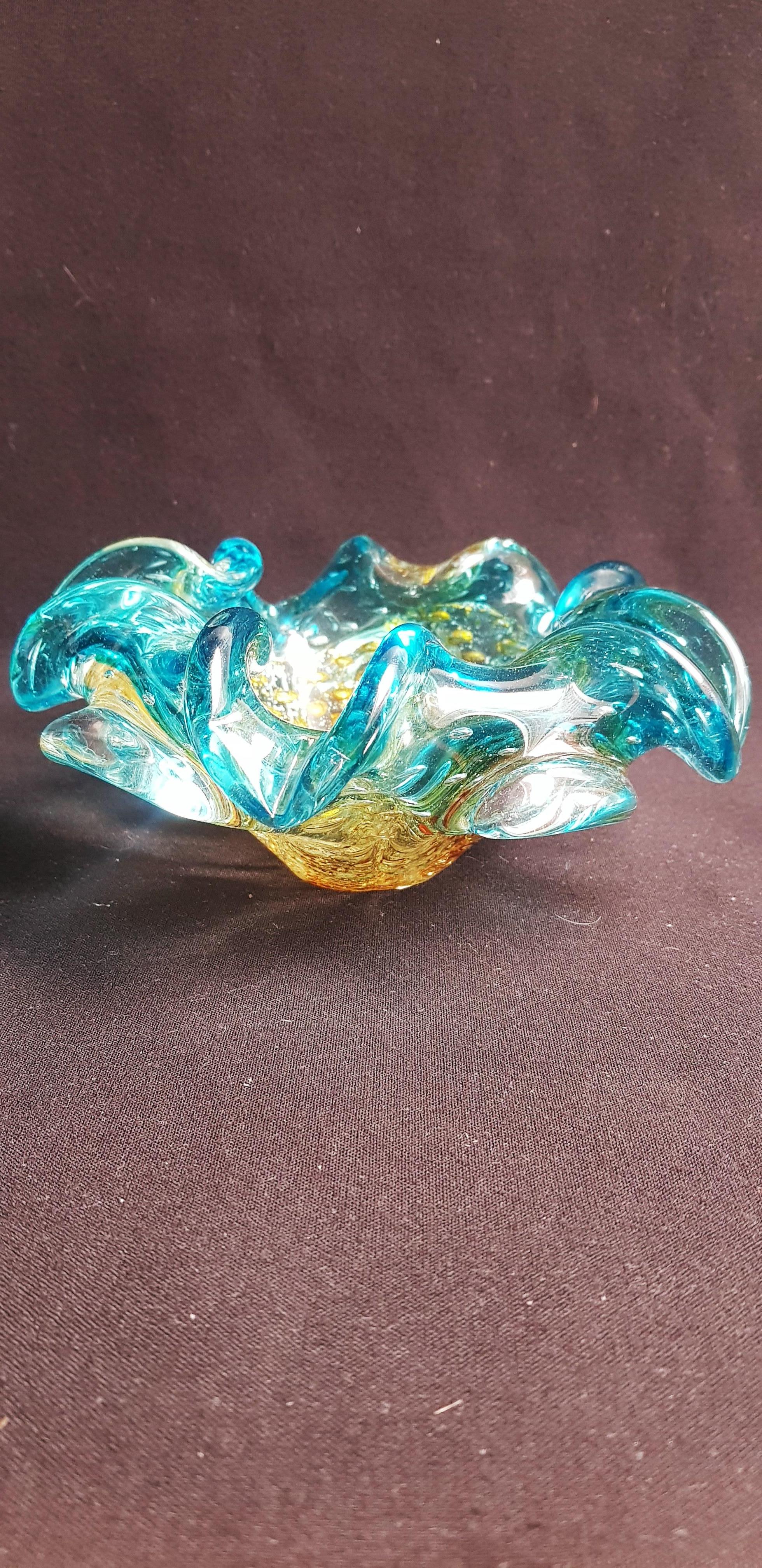 Hand-Crafted Middle of century murano glass somerso bowl with gold leaf and controlled bubble For Sale