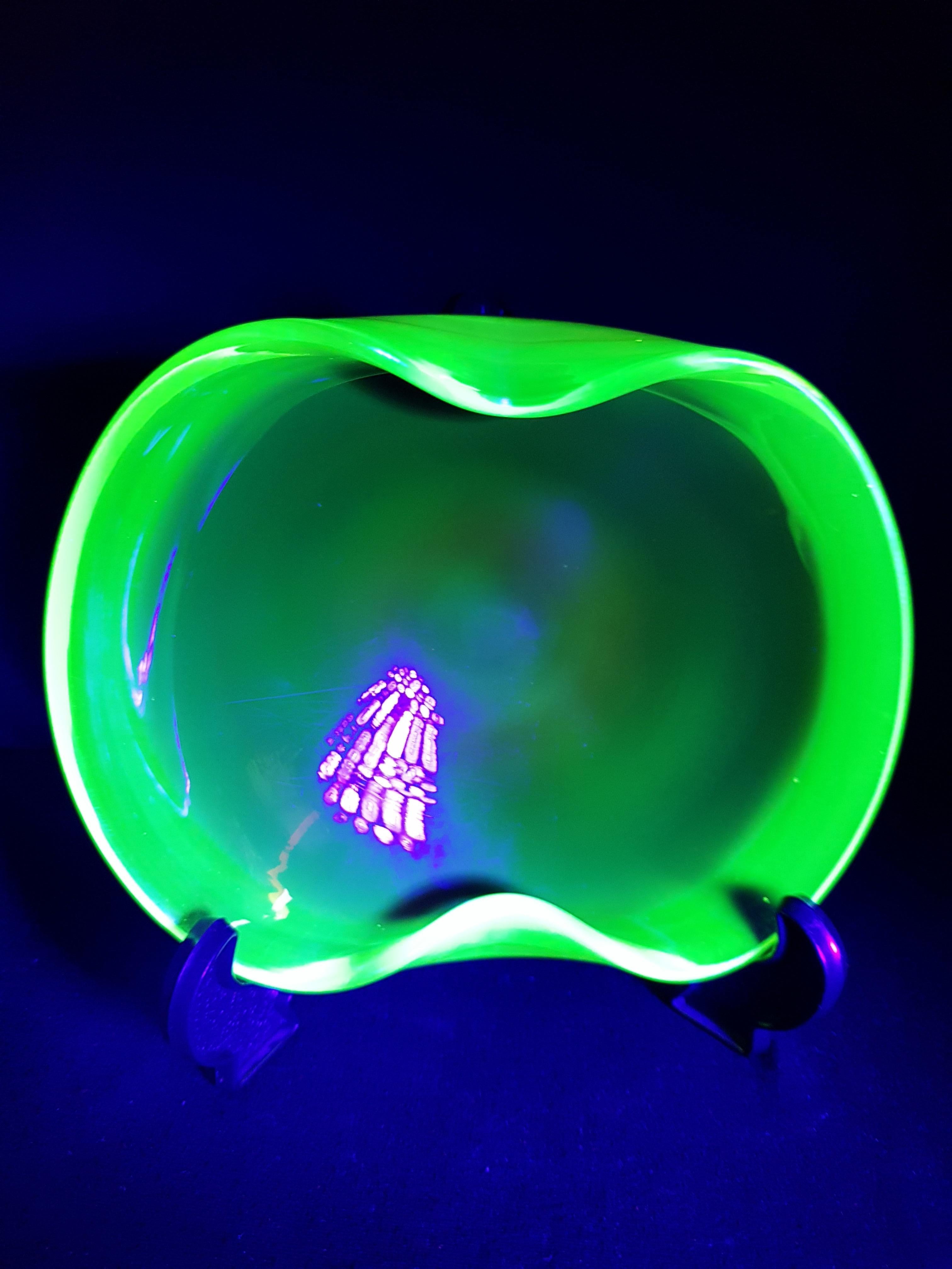 Art Deco Middle of Century Murano Glass Somerso Uranium Bowl For Sale