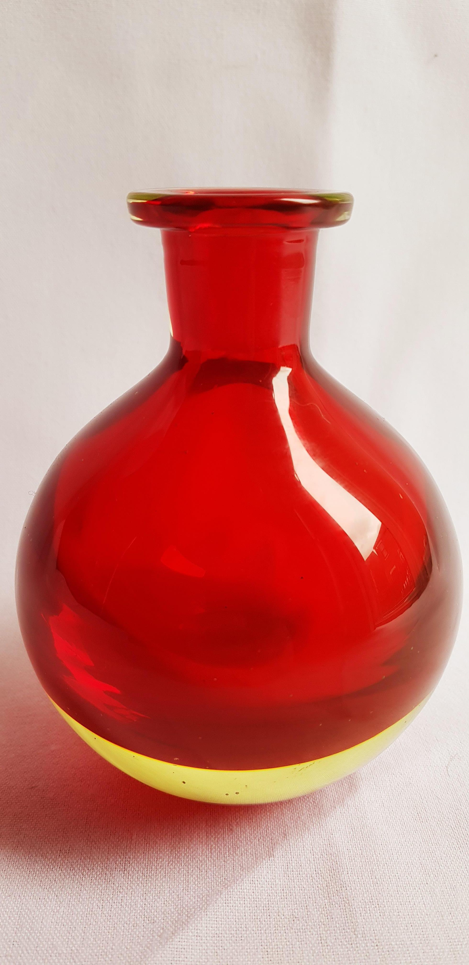 Beautiful middle of century murano glass somerso uranium vase, red and green, signed by Cenedese brilliant condition.