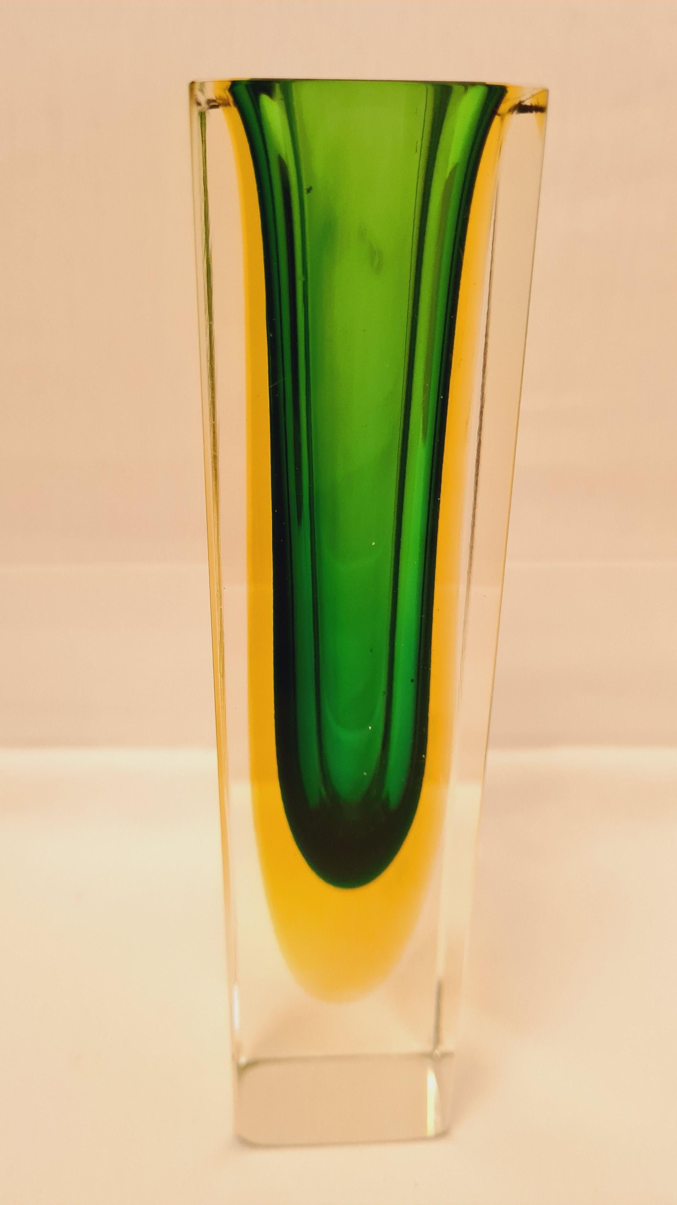 Beautiful middle of century Murano glass sommerso faceted decorative vase, green amber and clear brilliant condition.