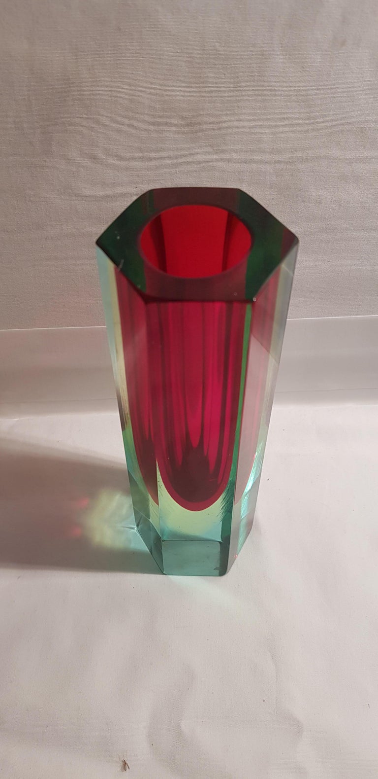 Art Deco Middle of Century Murano Glass Uranium Somerso Faceted Vase For Sale