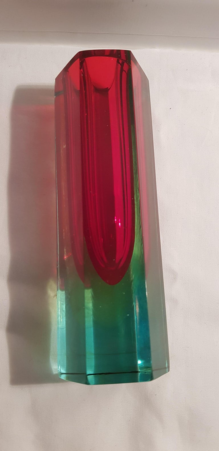 Italian Middle of Century Murano Glass Uranium Somerso Faceted Vase For Sale