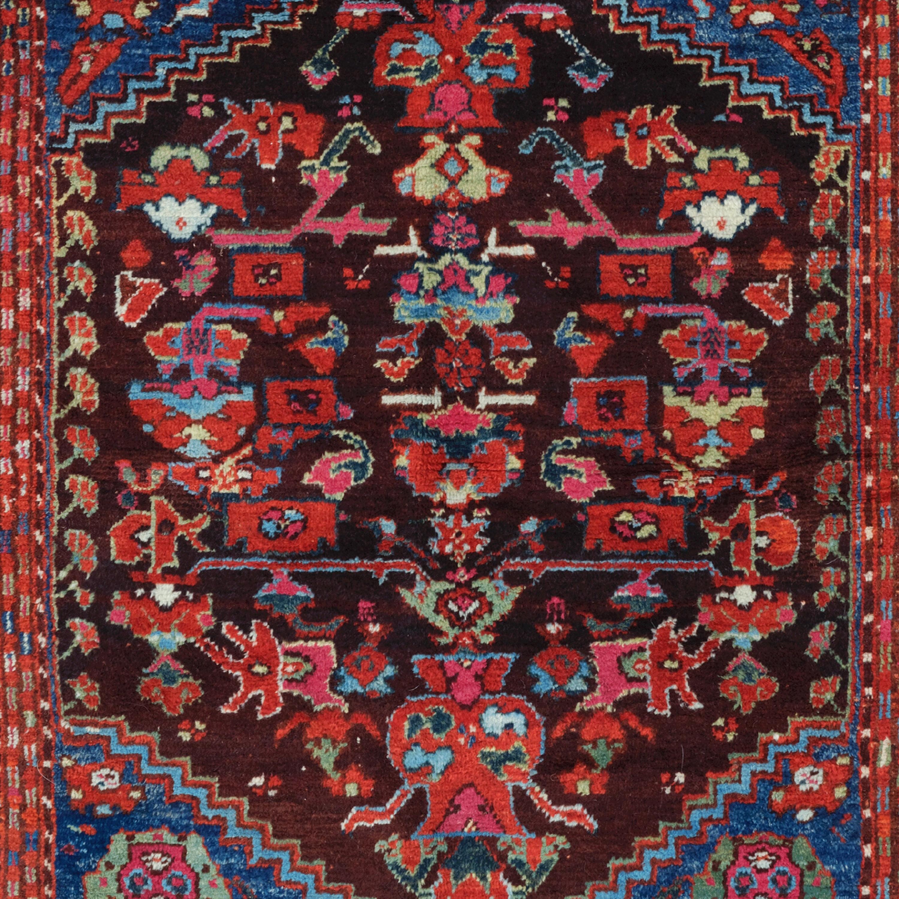 Middle Of The 19th Century Anatolian Kula Rug - Antique Turkish Rug In Good Condition For Sale In Sultanahmet, 34