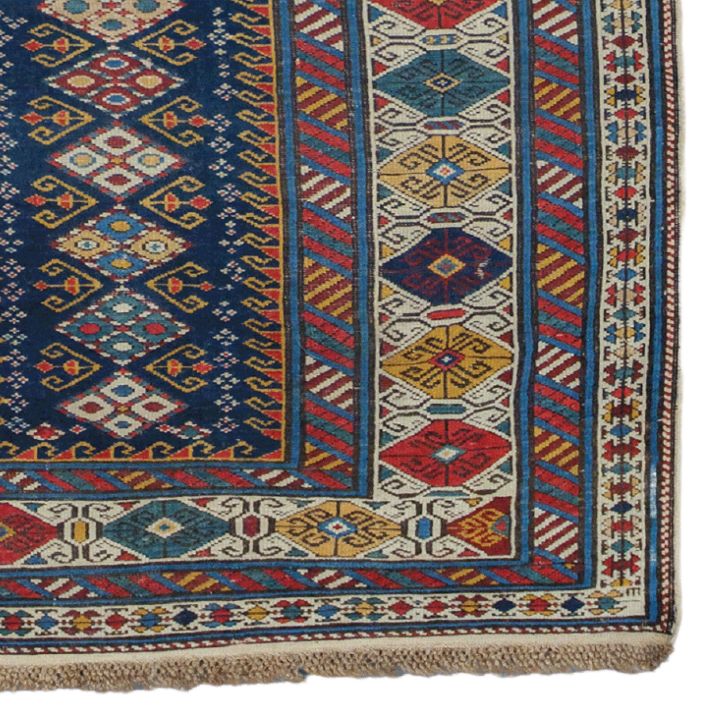 XIXe siècle Chemin de table caucasien coloré de Shirvan du milieu du 19e siècle en vente
