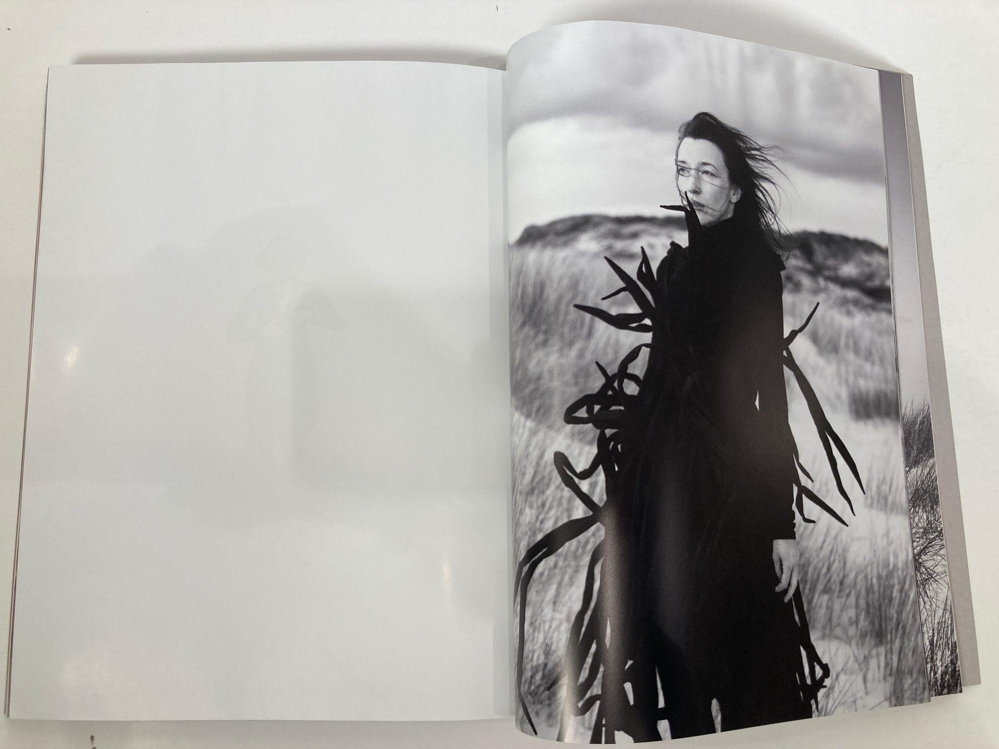 Middle Plane Art Magazine No. 4 Christo et Jeanne-Claude 2021 en vente 4