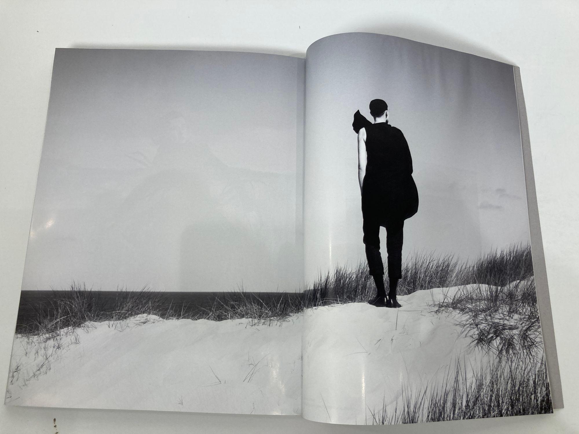 Middle Plane Art Magazine No. 4 Christo et Jeanne-Claude 2021 en vente 5
