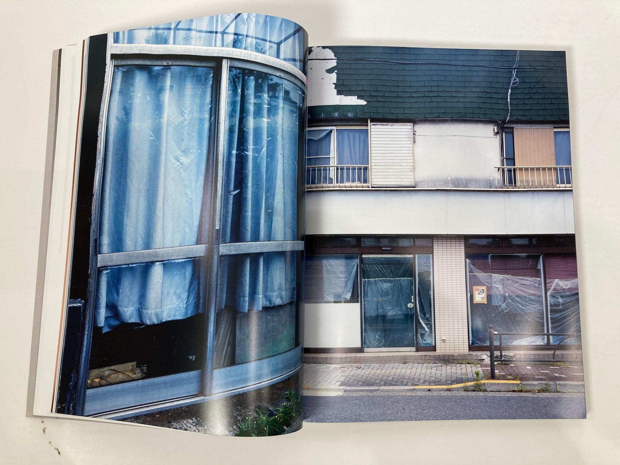 Middle Plane Art Magazine No. 4 Christo et Jeanne-Claude 2021 en vente 1