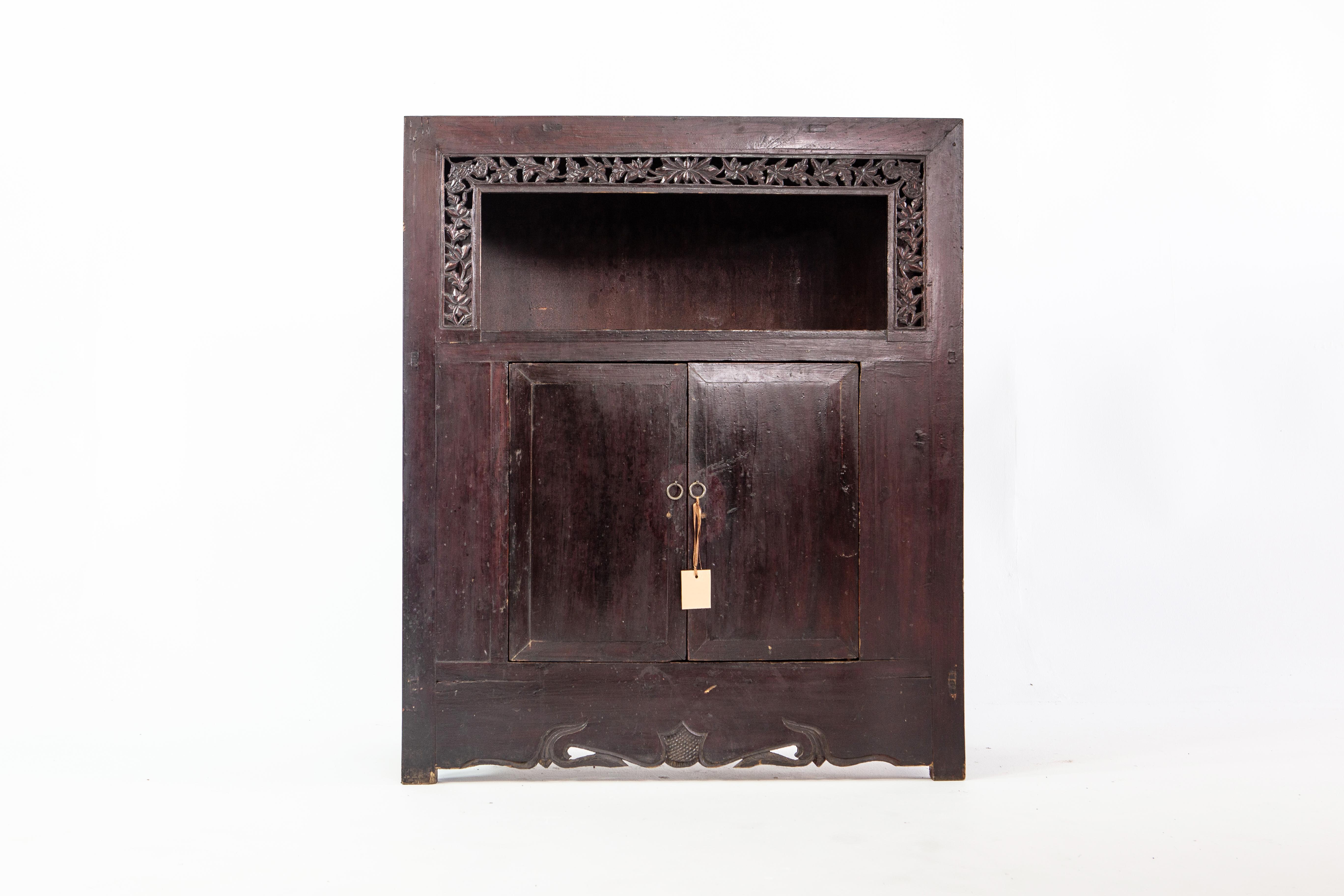 Middle-Qing Dynasty Display Cabinet 2