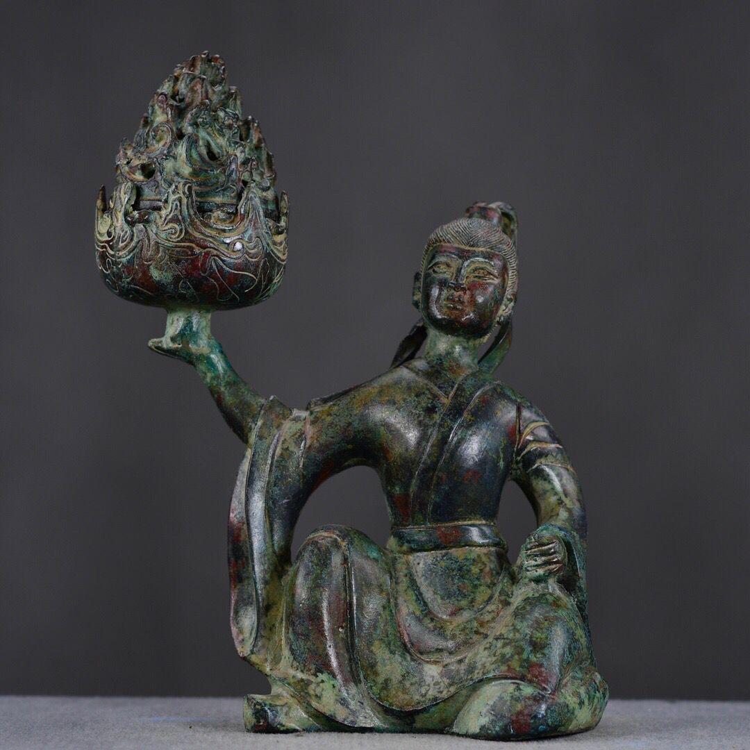 This Vintage Bronze Man Burner from China is a truly unique and special collectible piece.  

Burner Details:
Material: bronze
30 cm high
16 cm wide and 10 cm deep
Originating from China
19th century.