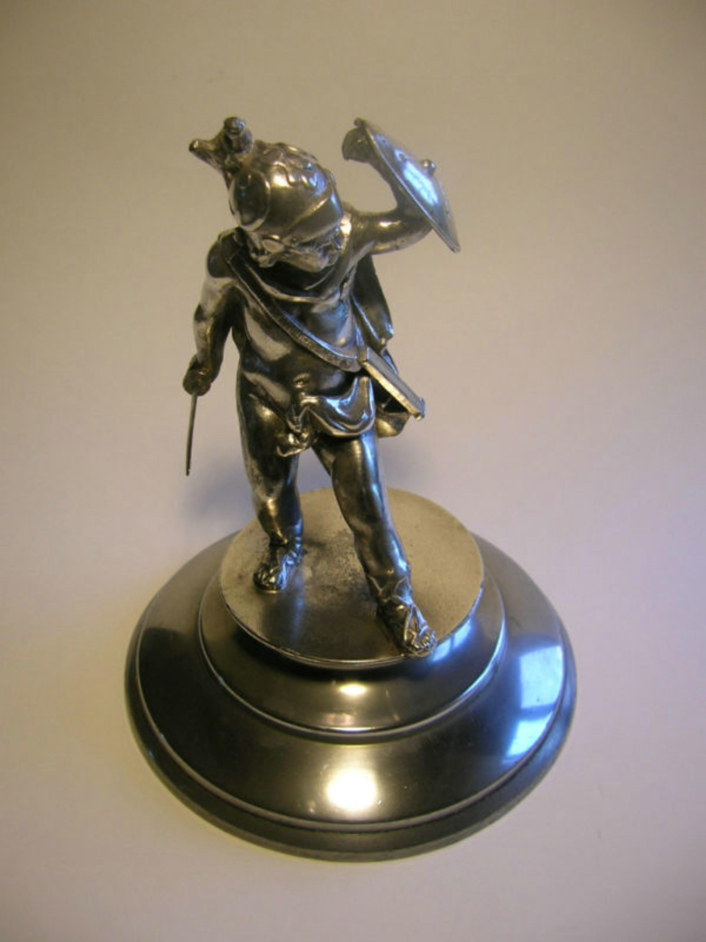 MIDDLETOWN PLATE CO. - Antique Neoclassical Warrior Statue - U.S. - Late 19th C. For Sale 4