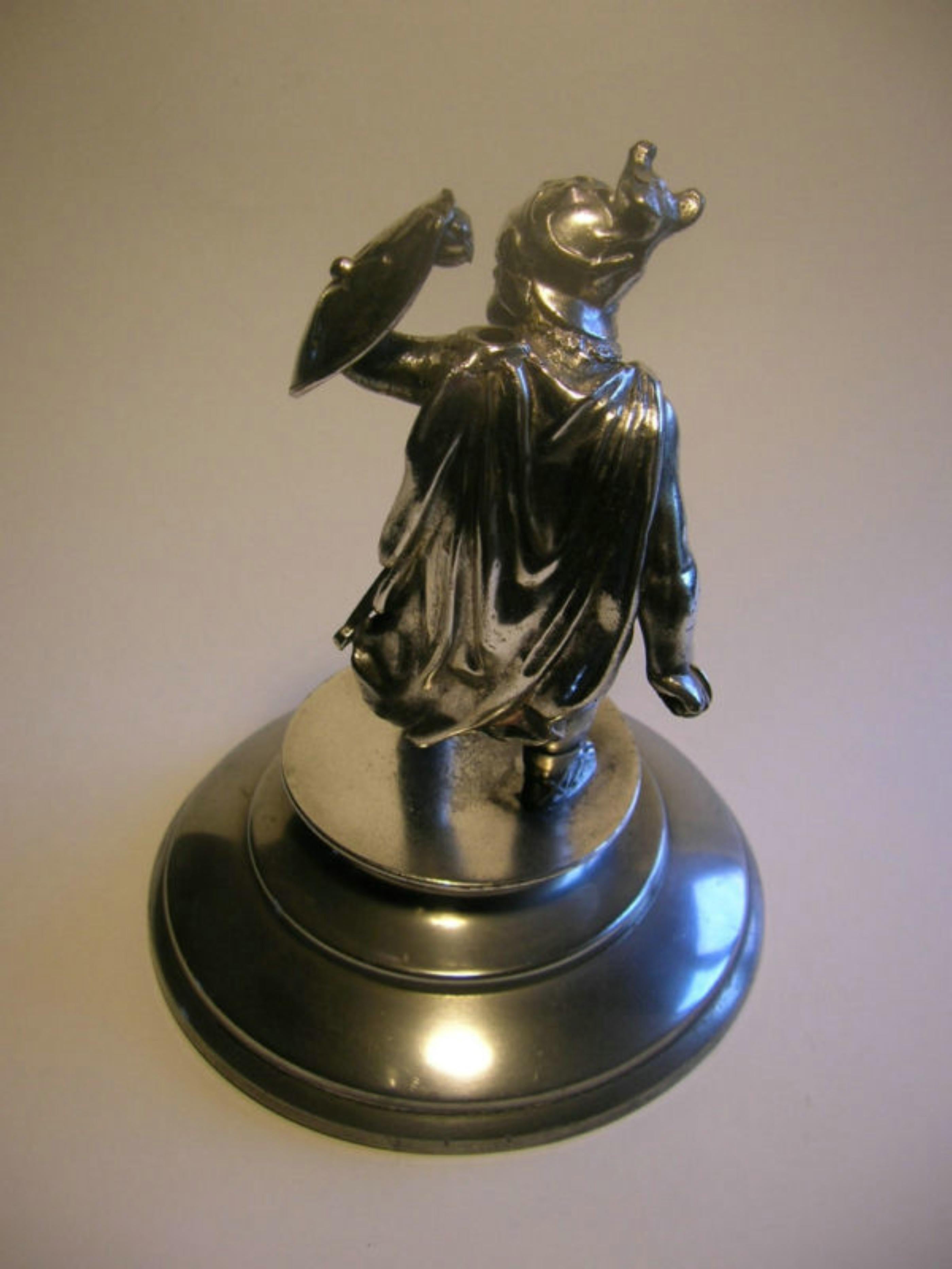 MIDDLETOWN PLATE CO. - Antique Neoclassical Warrior Statue - U.S. - Late 19th C. For Sale 5