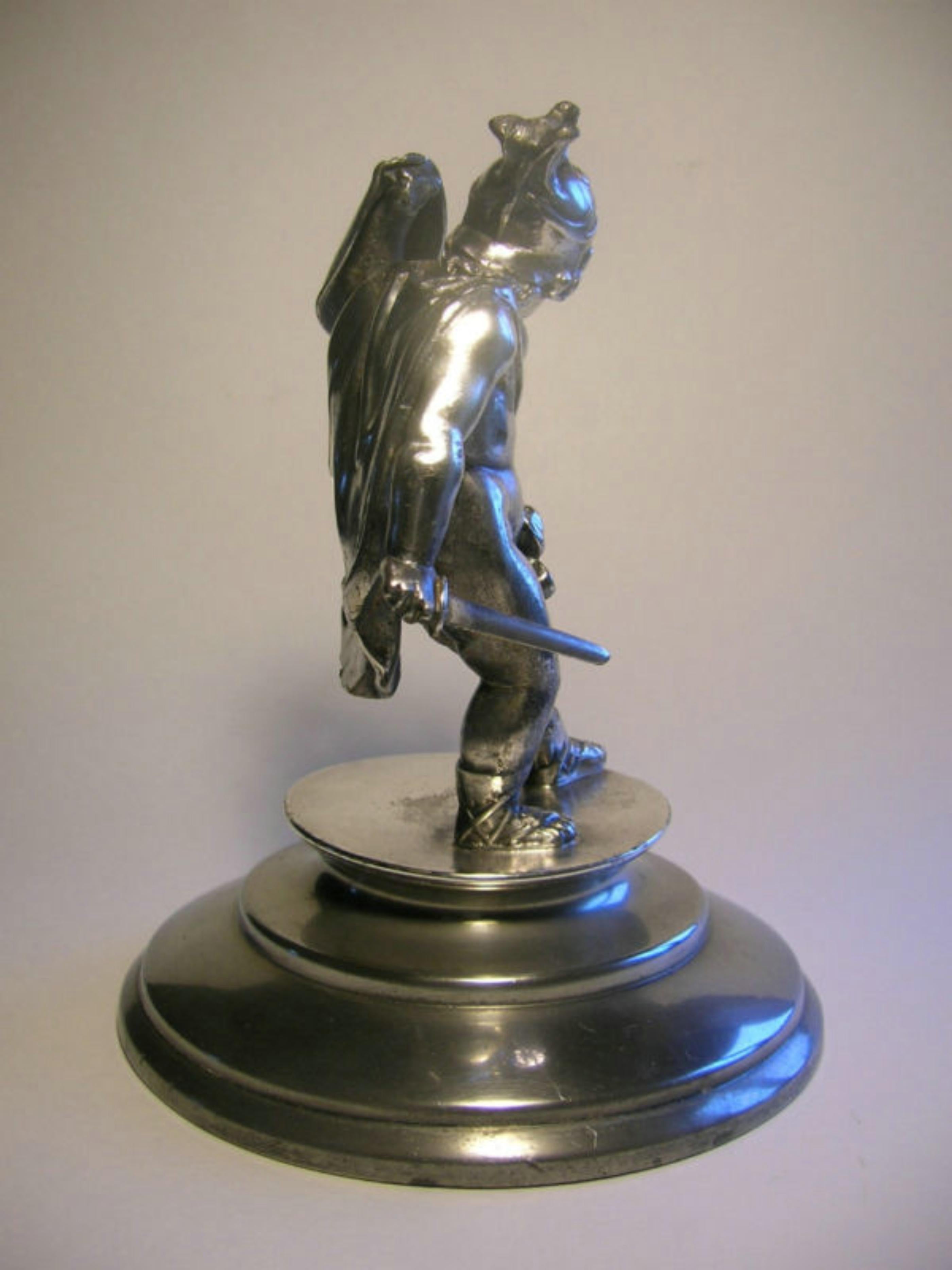 MIDDLETOWN PLATE CO. - Antique Neoclassical Warrior Statue - U.S. - Late 19th C. In Good Condition For Sale In Chatham, ON