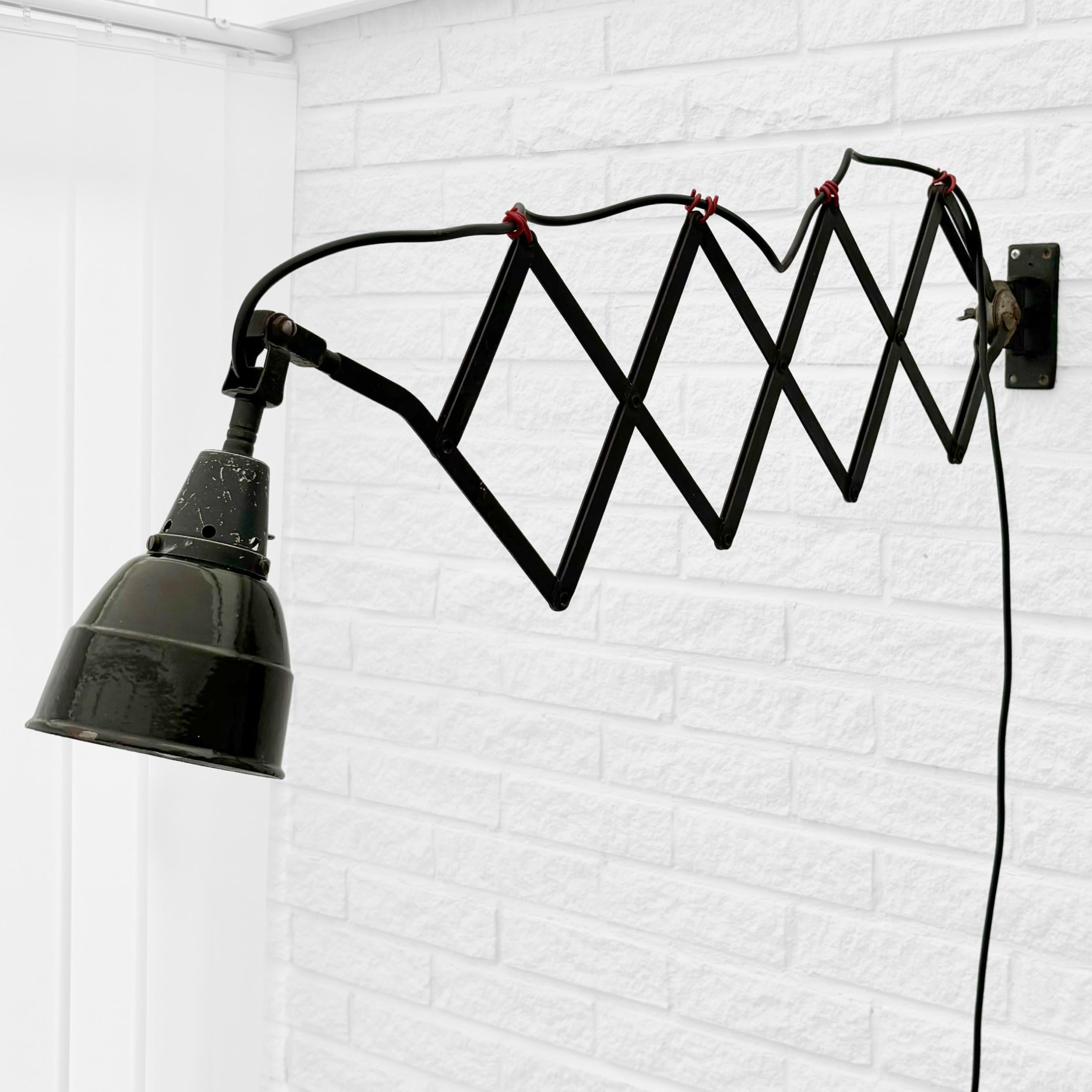 Midgard-Wandleuchte im Bauhaus-Stil mit Schere von Curt Fischer, Deutschland, 1940er Jahre im Zustand „Gut“ im Angebot in Forserum, SE