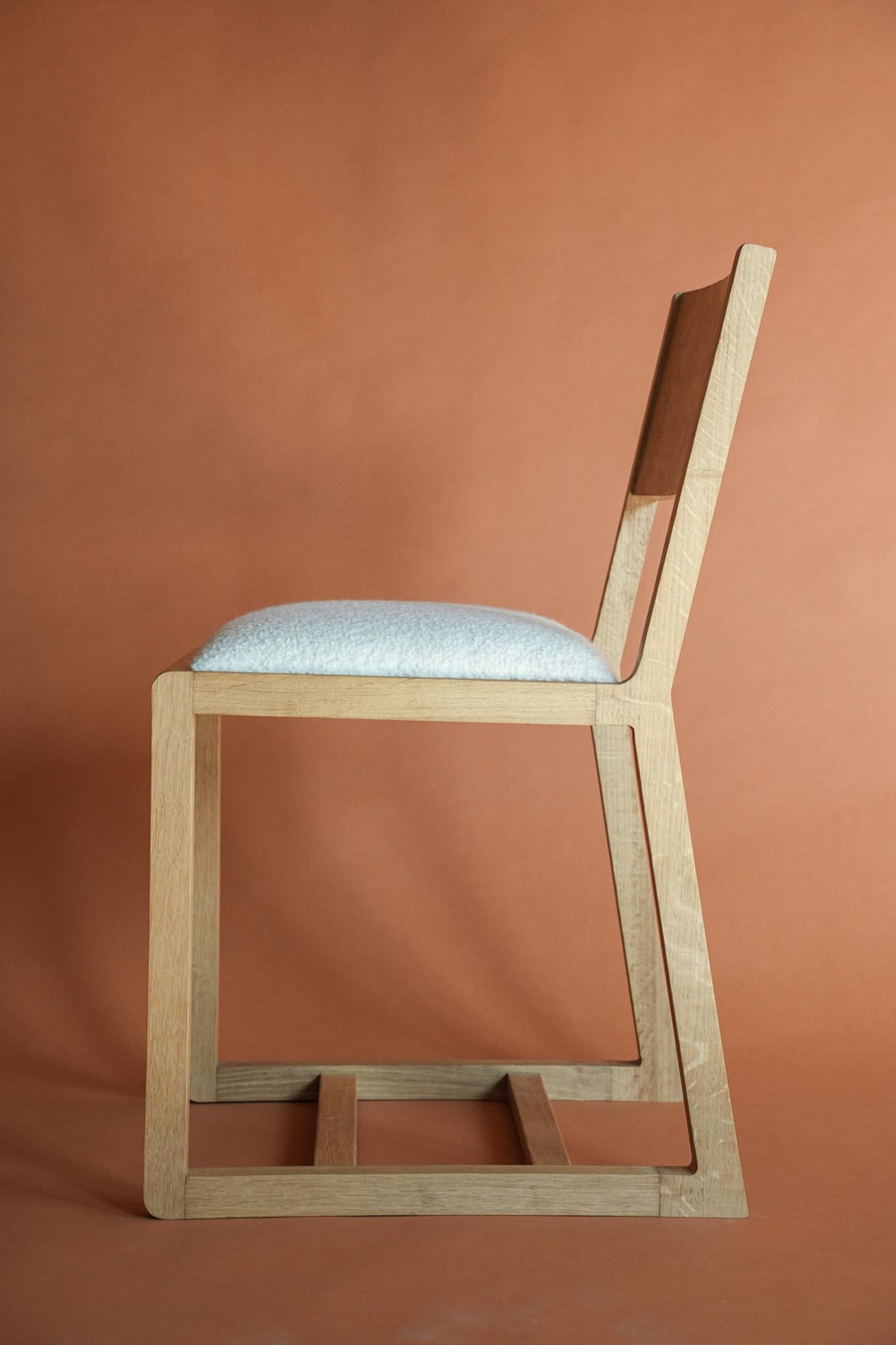 Midi Oak wood dining chair by Goldfinch Brookes In New Condition For Sale In Manchester, GB