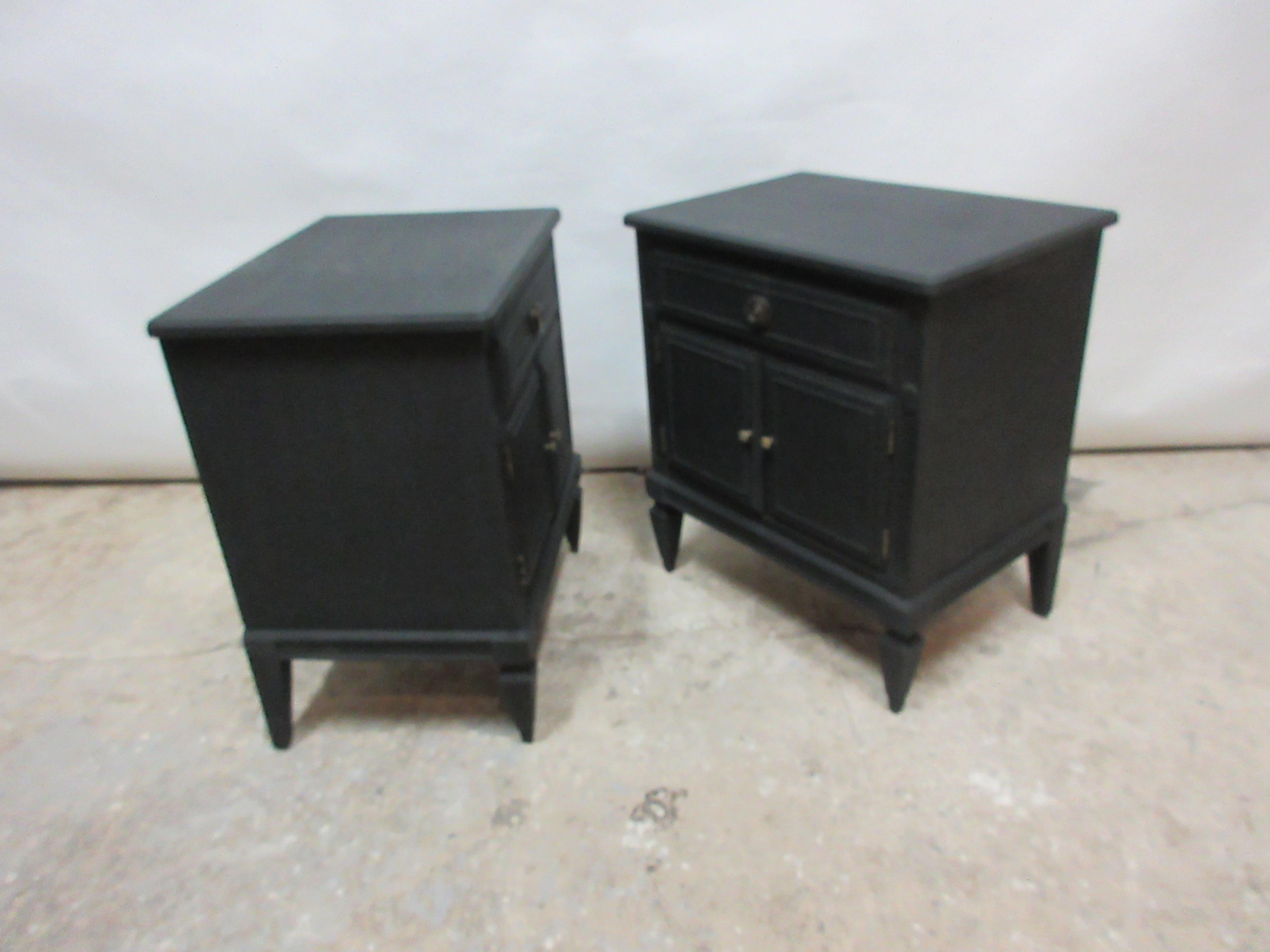 This is a set of 2 midnight black Gustavian Style nightstands . They been restored and repainted with milk paints 