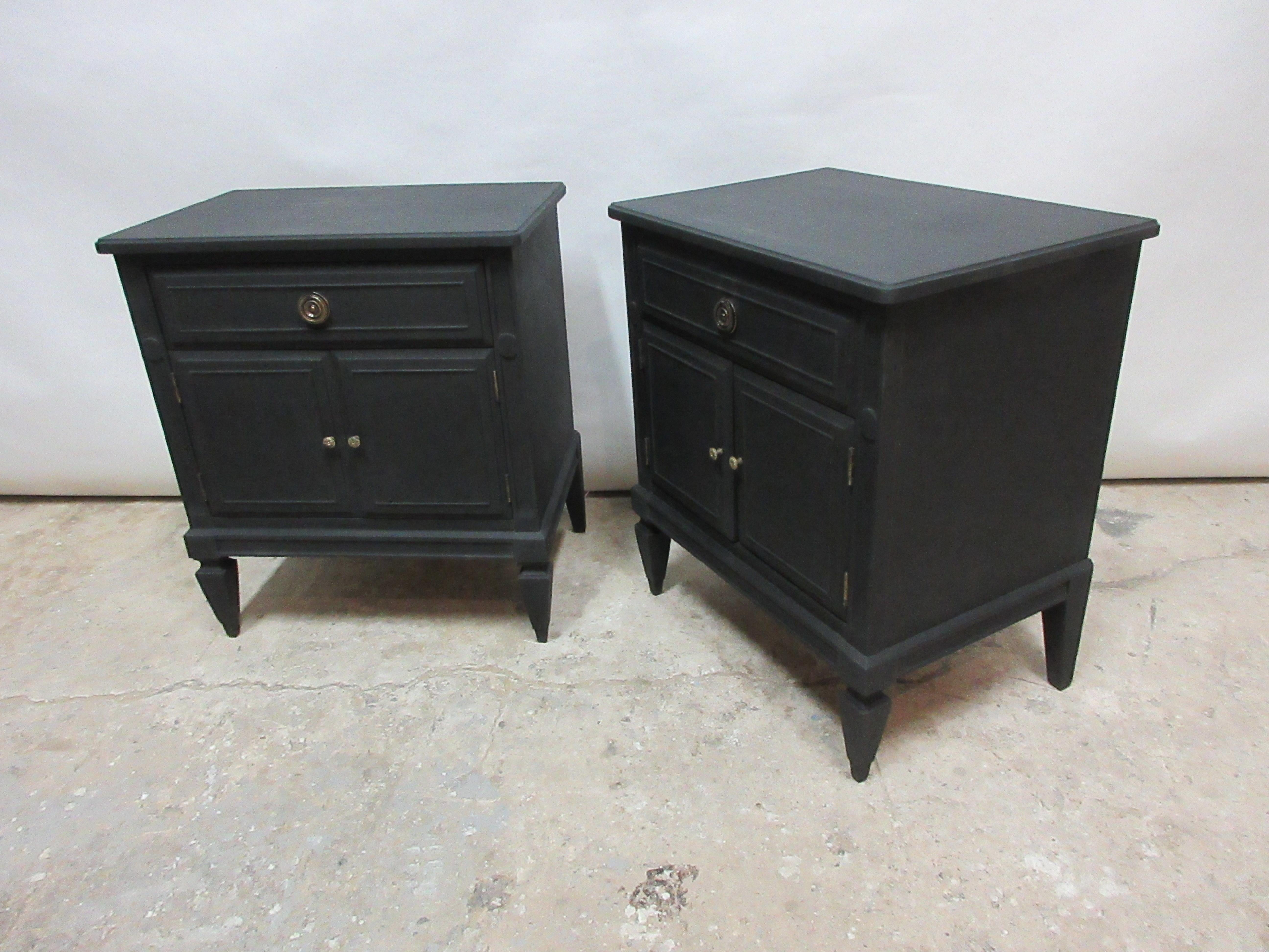 Midnight Black Gustavian Style Nightstands In Distressed Condition In Hollywood, FL
