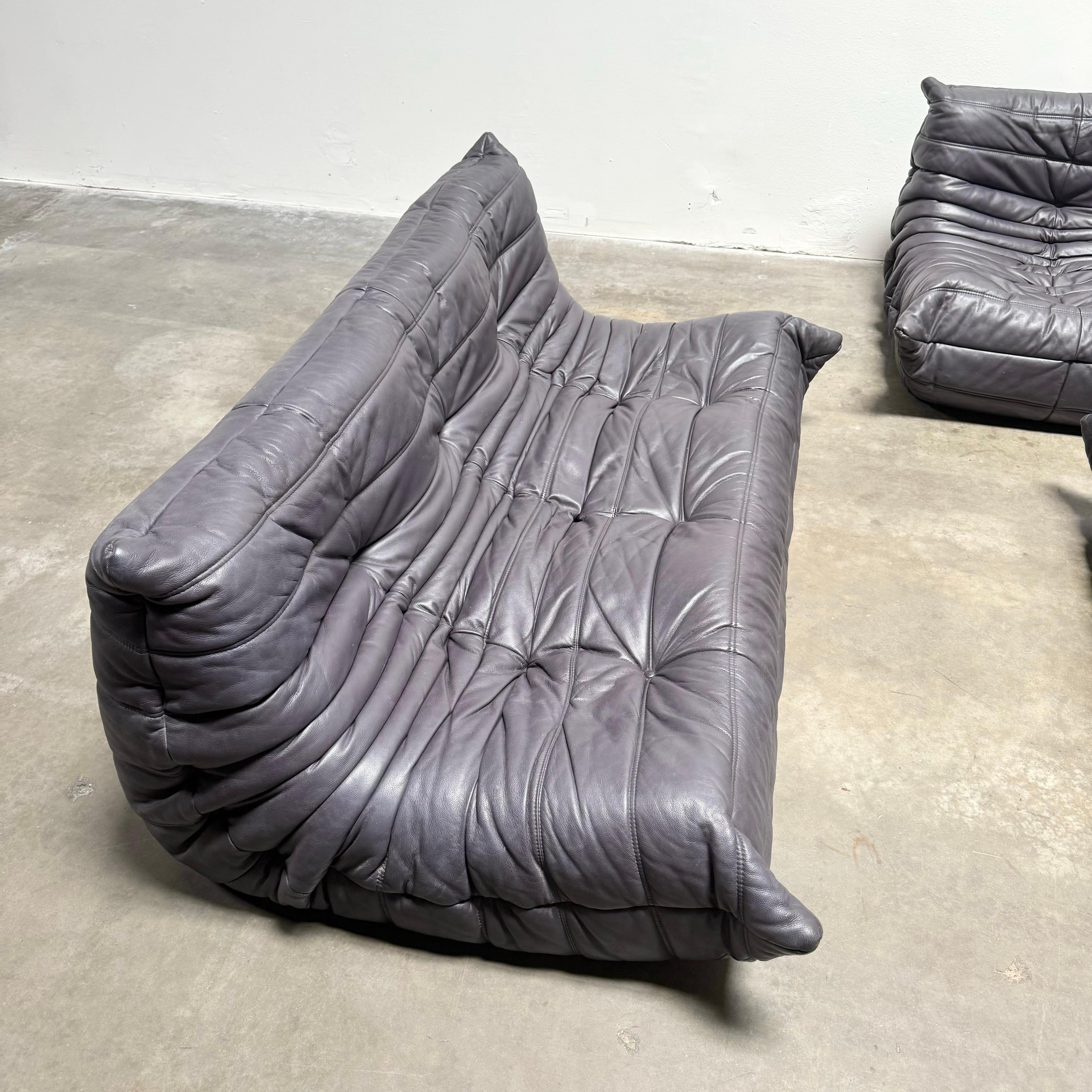Midnight Black Leather Togo Suite by Michel Ducaroy for Ligne Roset, 1990s In Good Condition In Gardena, CA