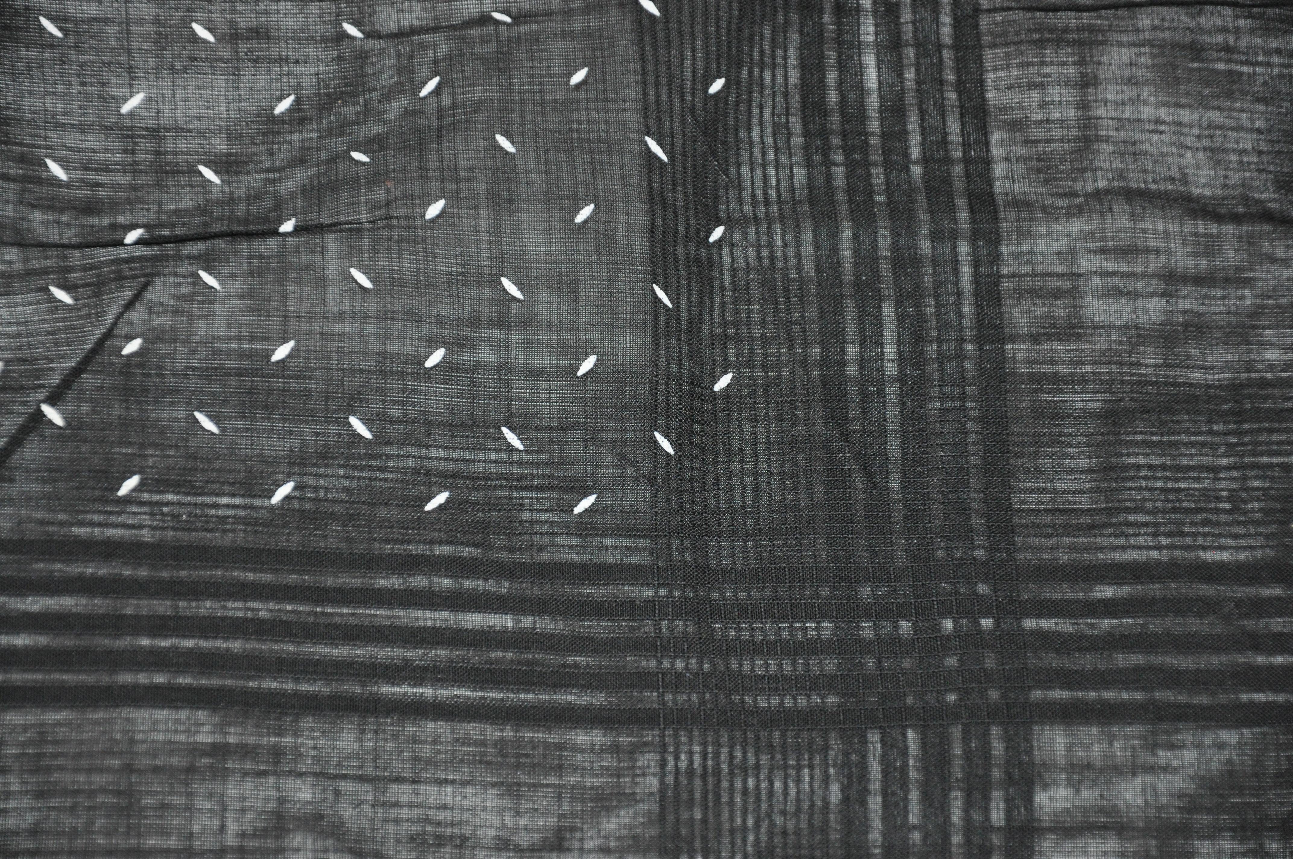 Midnight Black mit elfenbeinfarbener Bordüre „Raindrops“ Baumwollhandtaschentuch im Zustand „Gut“ im Angebot in New York, NY