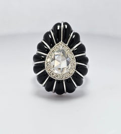 Midnight Bloom - Diamant taille « rosette » en forme de poire, serti d'une agate noire, en or 18 carats