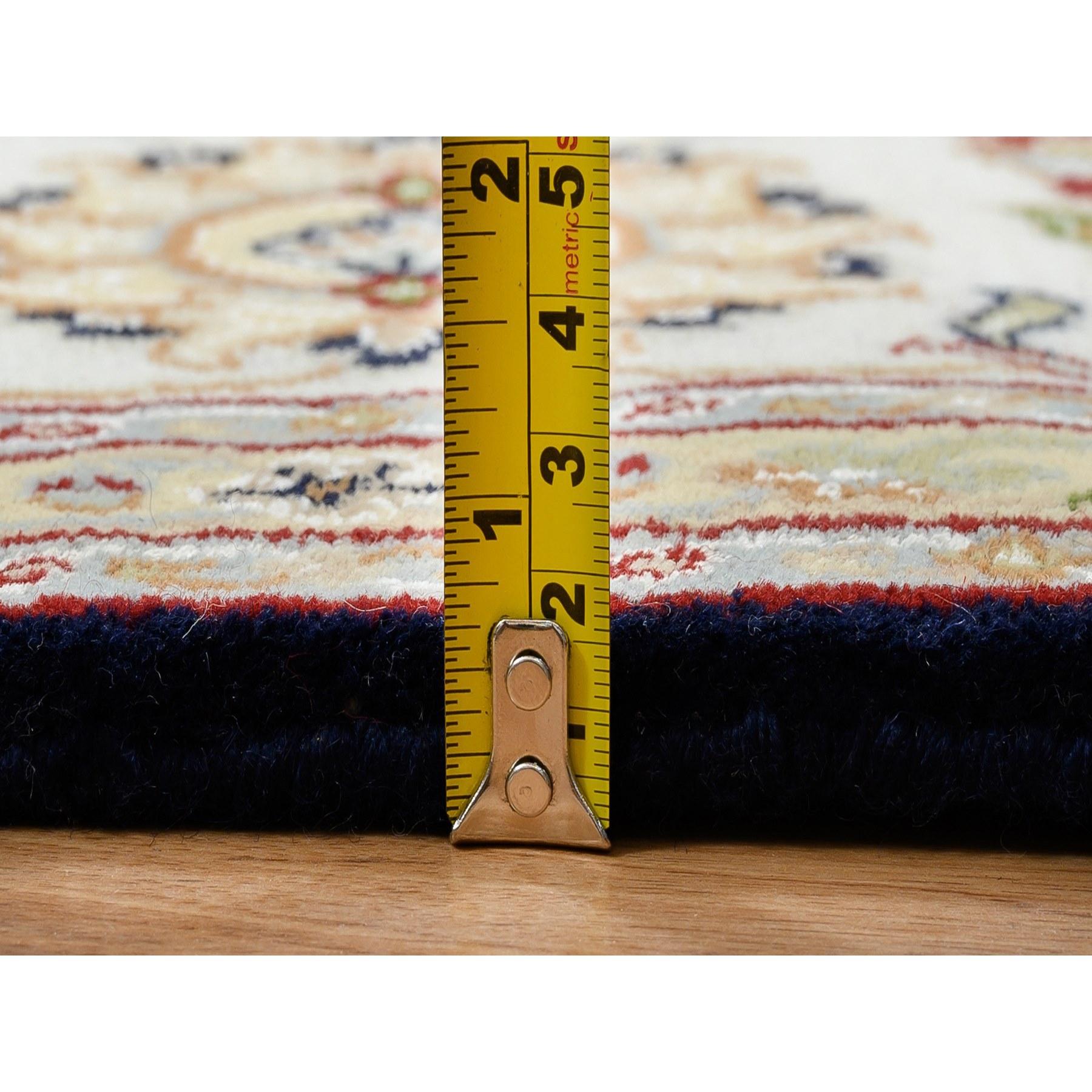 Tappeto orientale quadrato blu notte 250 KPSI Nain interamente in lana annodata a mano 8'2 