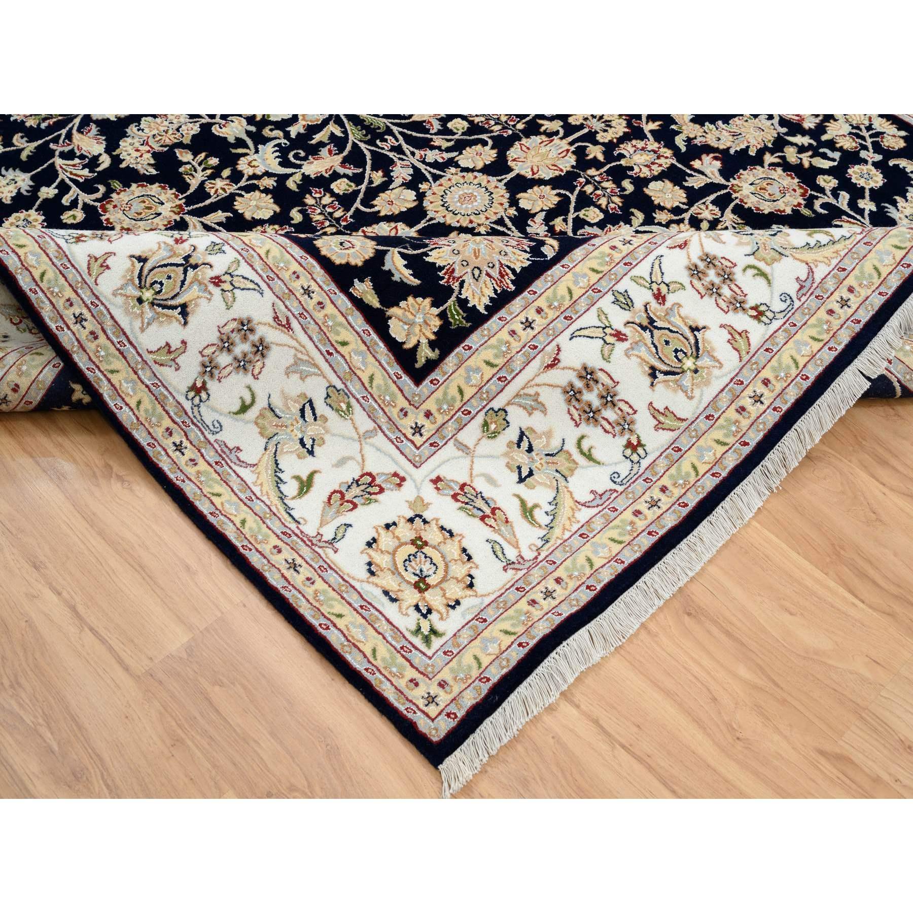 Tappeto orientale quadrato blu notte 250 KPSI Nain interamente in lana annodata a mano 8'2 