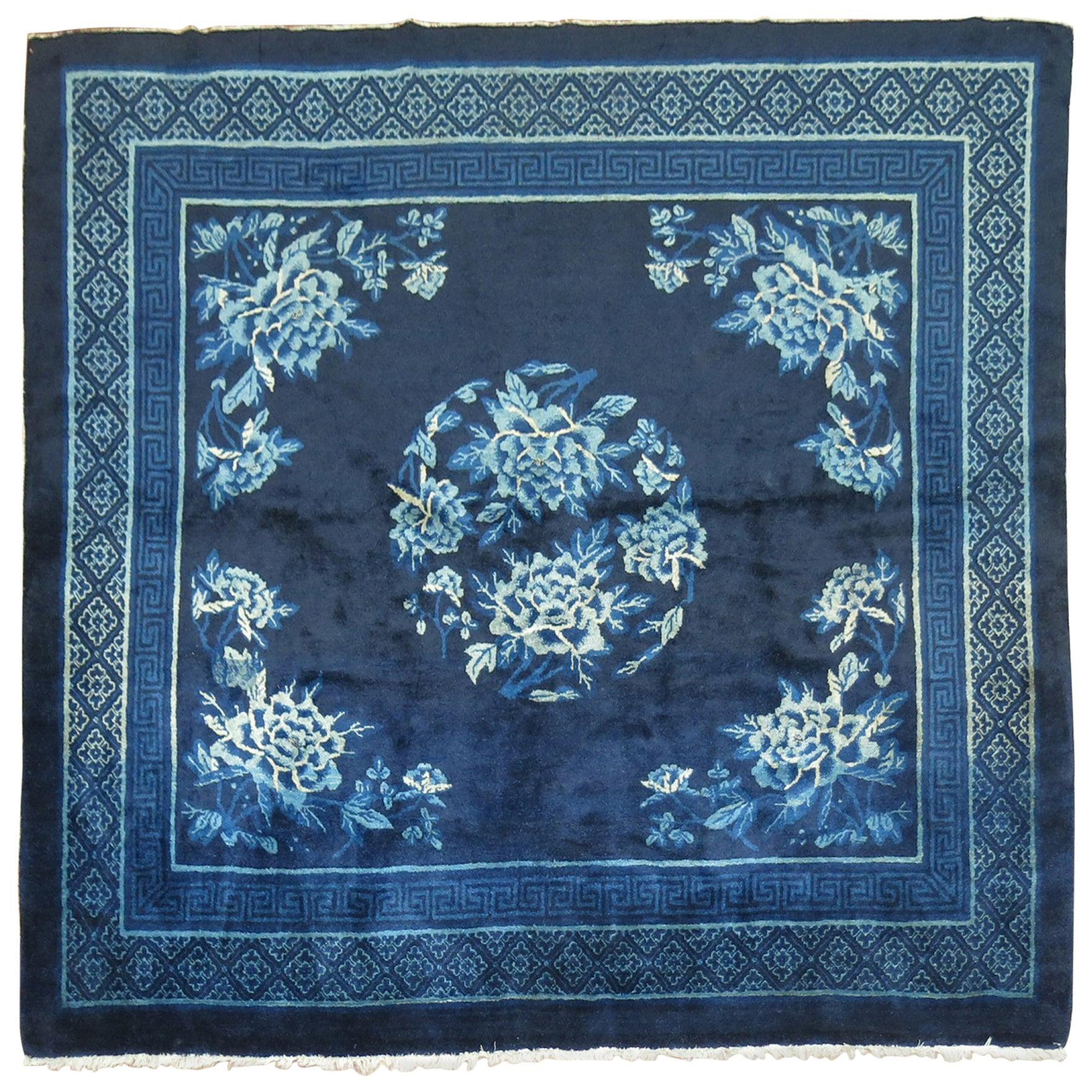 Tapis Pékin carré chinois ancien bleu nuit