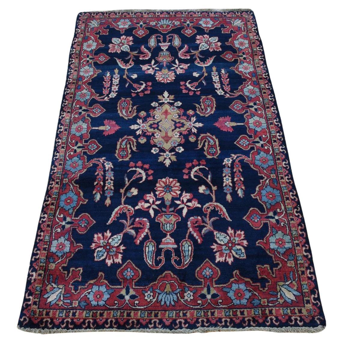 Tapis persan ancien Sarouk à poils longs en laine nouée à la main bleu nuit 2'10"x3'10" en vente