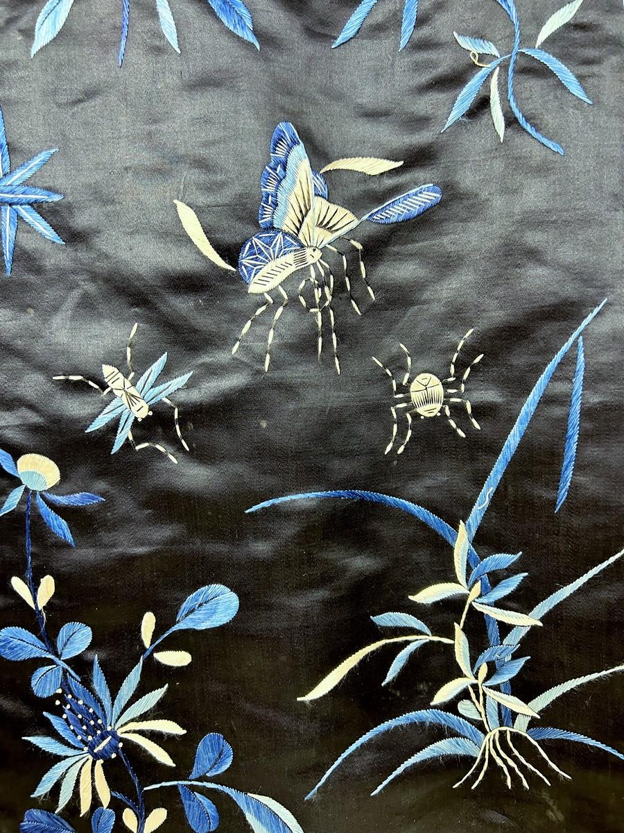 Midnight blue embroidered satin Kimono coat - China Qing Period Circa 1880-1900 7