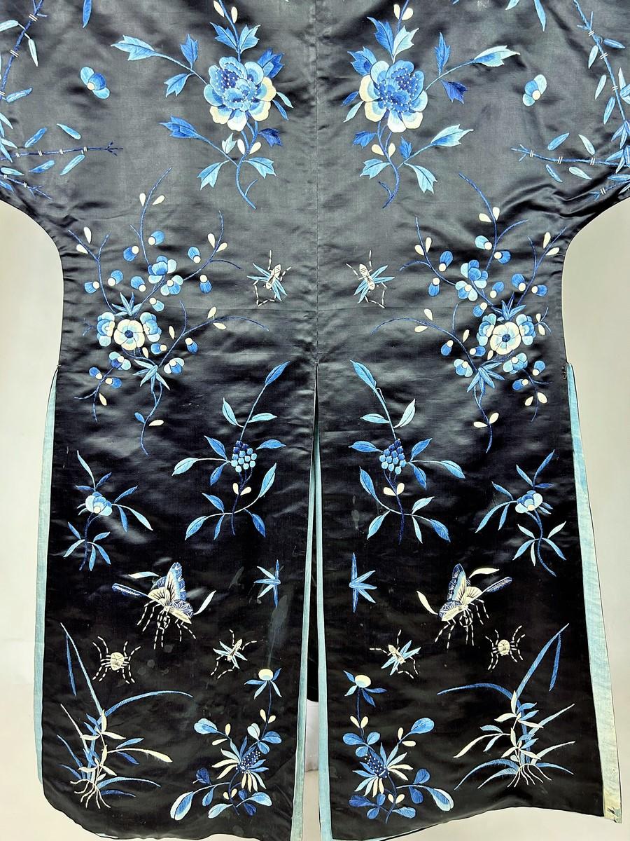 Midnight blue embroidered satin Kimono coat - China Qing Period Circa 1880-1900 3