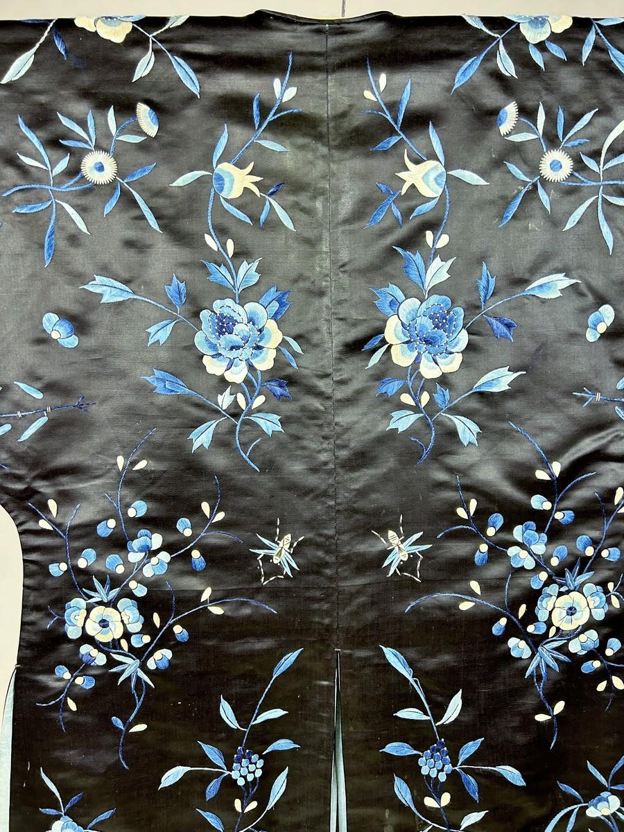 Midnight blue embroidered satin Kimono coat - China Qing Period Circa 1880-1900 4