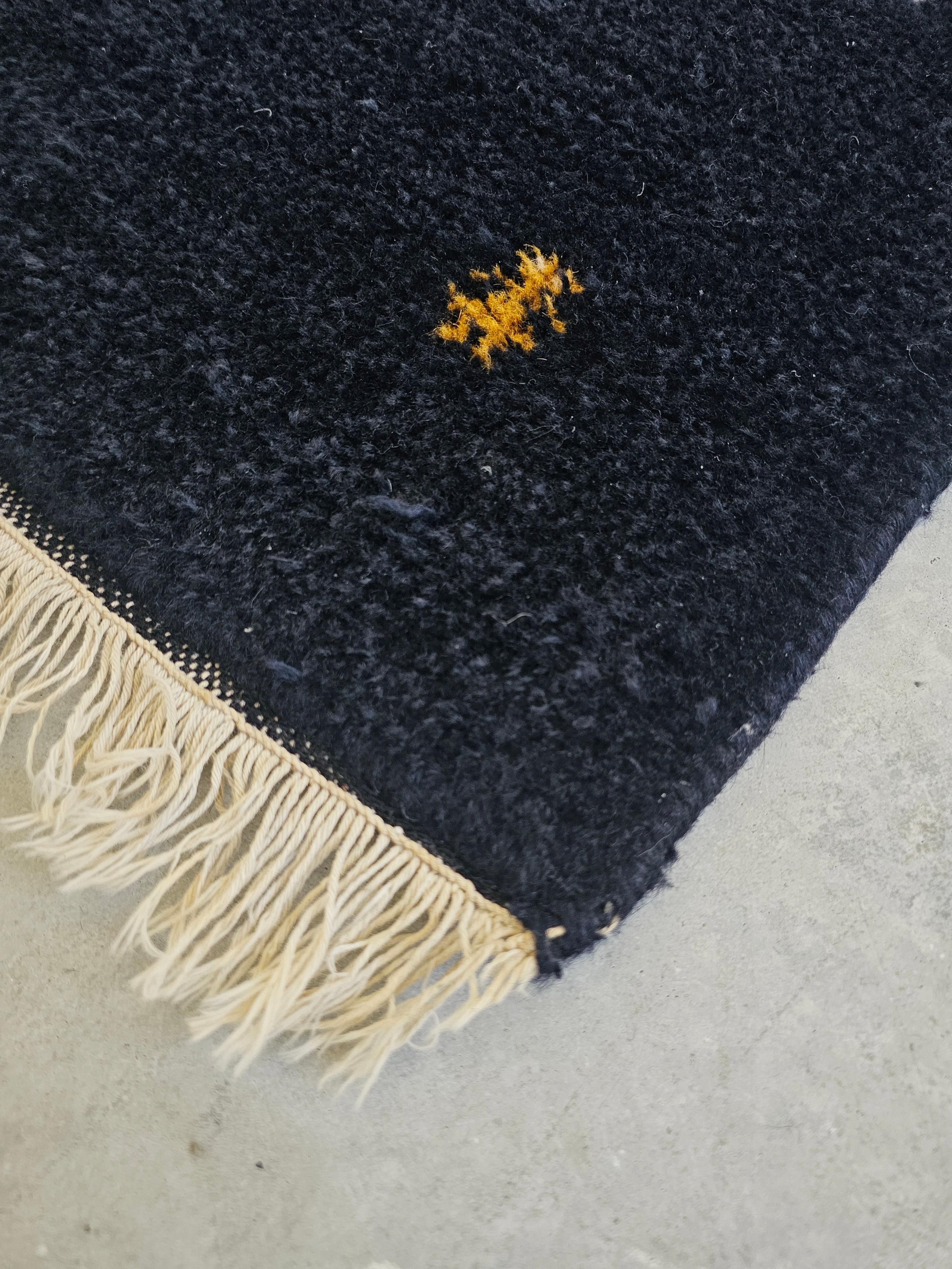 Mitternachtsblauer (fast schwarzer) handgeknüpfter minimalistischer persischer Gabbeh-Teppich im Angebot 1