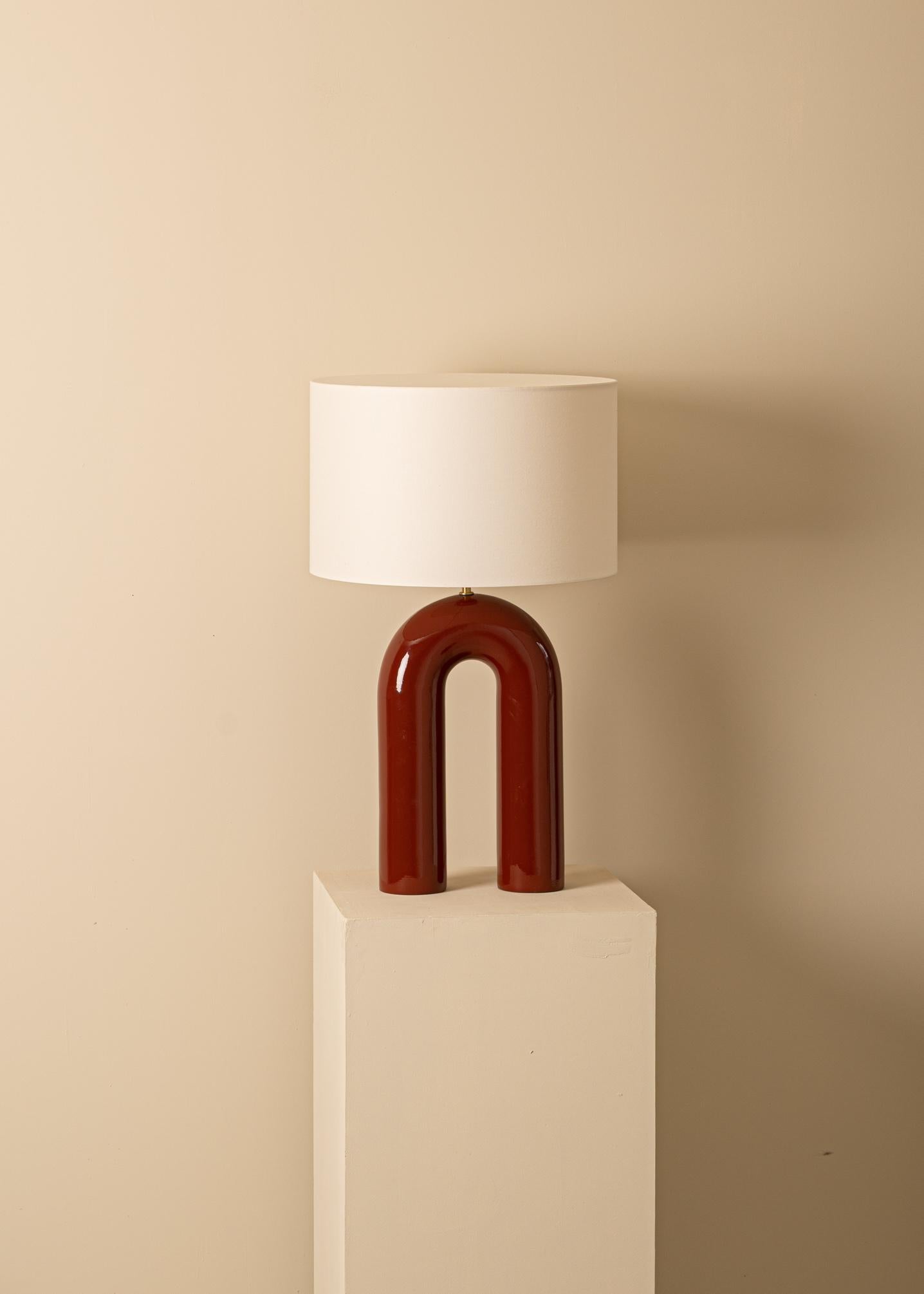 Mitternachts-Keramik-Tischlampe Arko mit weißem Lampenschirm von Simone & Marcel (Spanisch) im Angebot