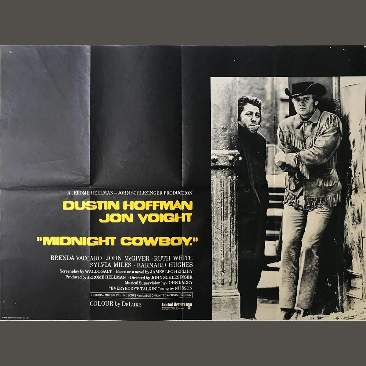 Cowboy du Midnight (1969)
Original British Quad (30 X 40 Inches)

Un arnaqueur naïf se rend du Texas à New York pour faire fortune, et se trouve un nouvel ami dans le processus.

Il s'agit d'une affiche originale produite par le studio pour être