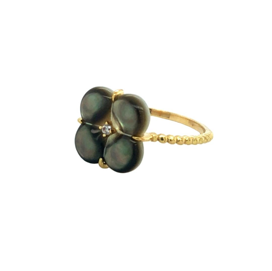Modern Midnight Mother Of Pearl Clover Natural Diamond Ring 18K Yellow Gold For Sale