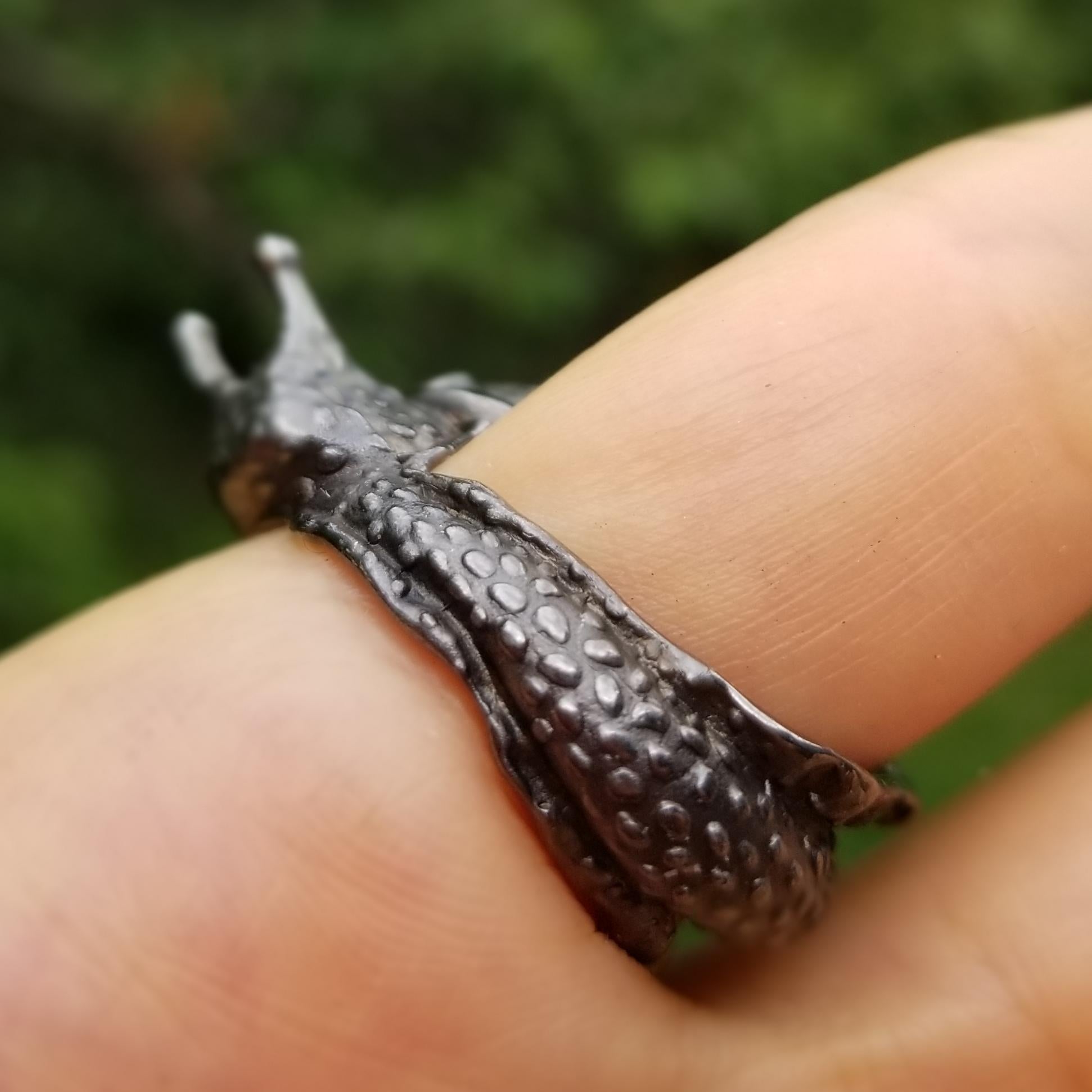 Midnight snail ring In New Condition For Sale In Cold Spring, NY