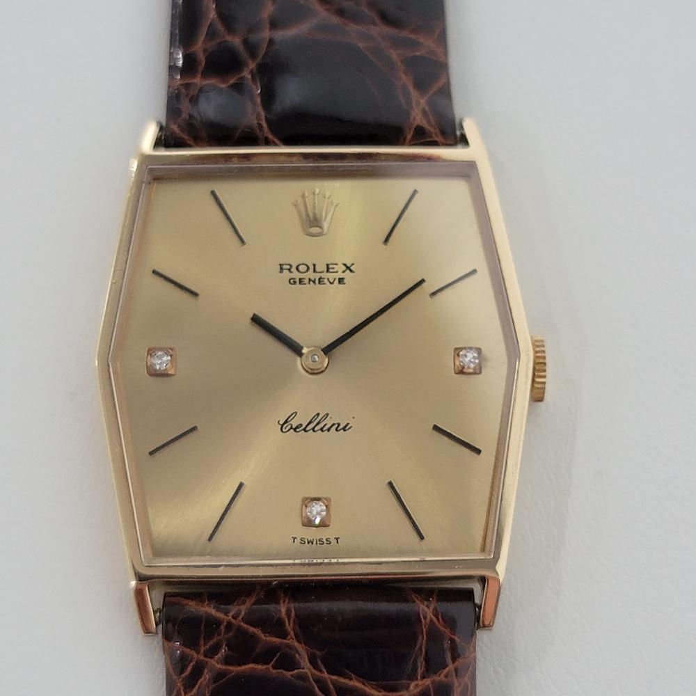 Elegant classic, Men's 18k solid gold Rolex Geneve Cellini ref.4700 hand-wind dress watch, c.1970s, in excellent, working condition. Verified authentic by a master watchmaker. Gorgeous Rolex signed gold dial, Geneve hallmarked, applied indice and