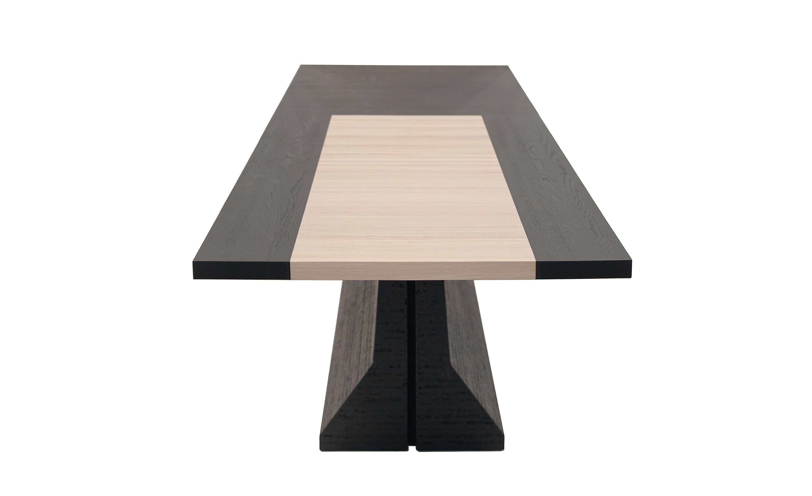 Travail du bois Table de salle à manger Midtown en Maykume noir et Oak Oak blanc noirci EN STOCK EN VENTE en vente