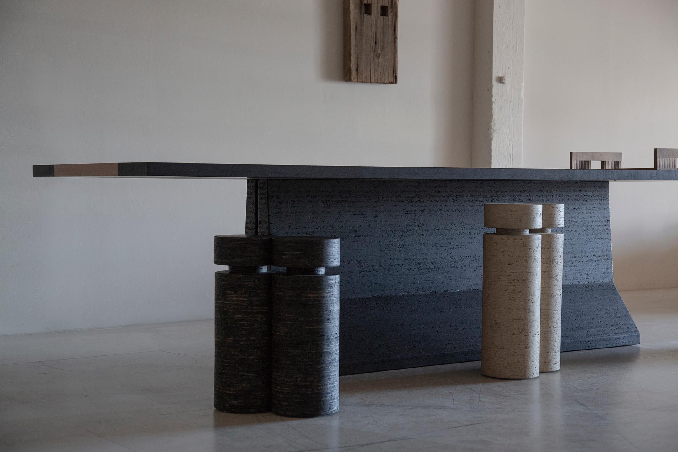 Bois Table de salle à manger Midtown en Maykume noir et Oak Oak blanc noirci EN STOCK EN VENTE en vente