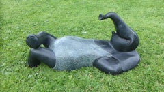 ''Al sol'', escultura contemporánea en bronce de un elefante tomando el sol