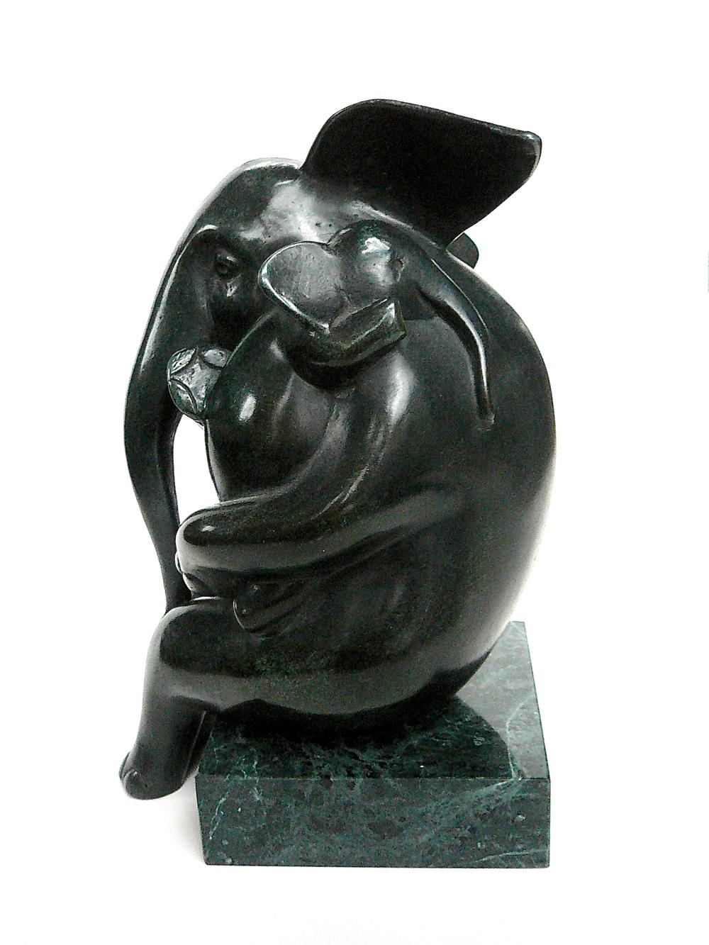 Miep Maarse Figurative Sculpture - ''Umbrella (small)'', Contemporary Bronze Sculpture of Mother and Baby Elephant