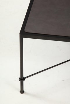 Mesa baja "Mies" de cuero y hierro hecha a mano por Lance Thompson, fabricada por encargo