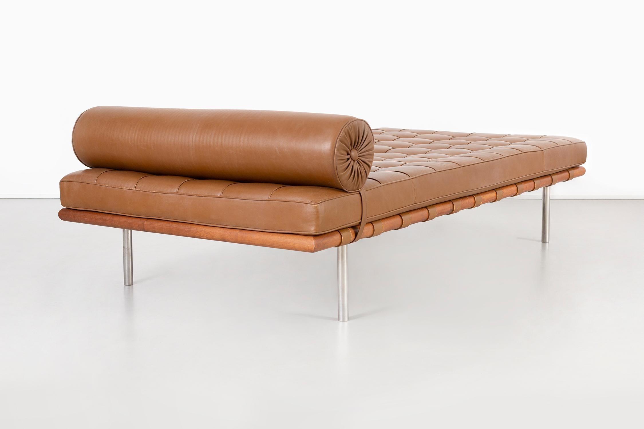 Mies Van Der Rohe Barcelona Couch for Knoll In Good Condition In Chicago, IL